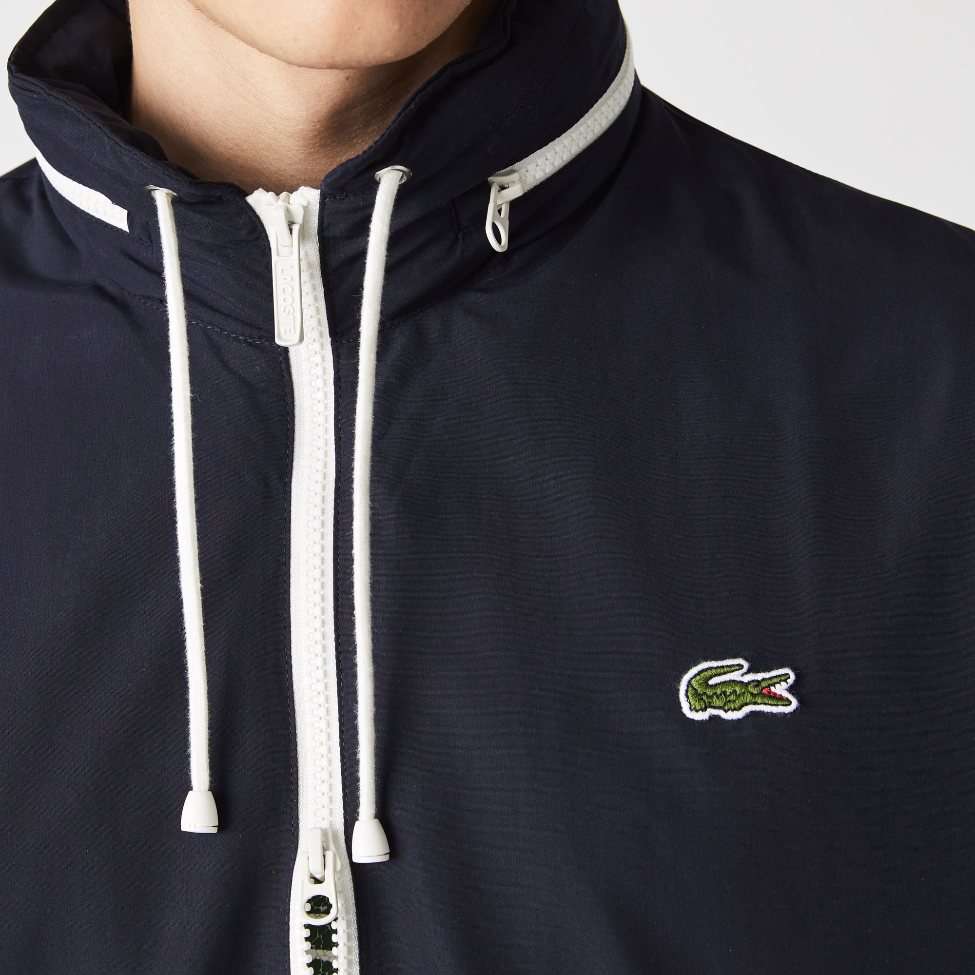 Lacoste Erkek Kapüşonlu Suya Dayanıklı Fermuarlı Lacivert Rüzgarlık