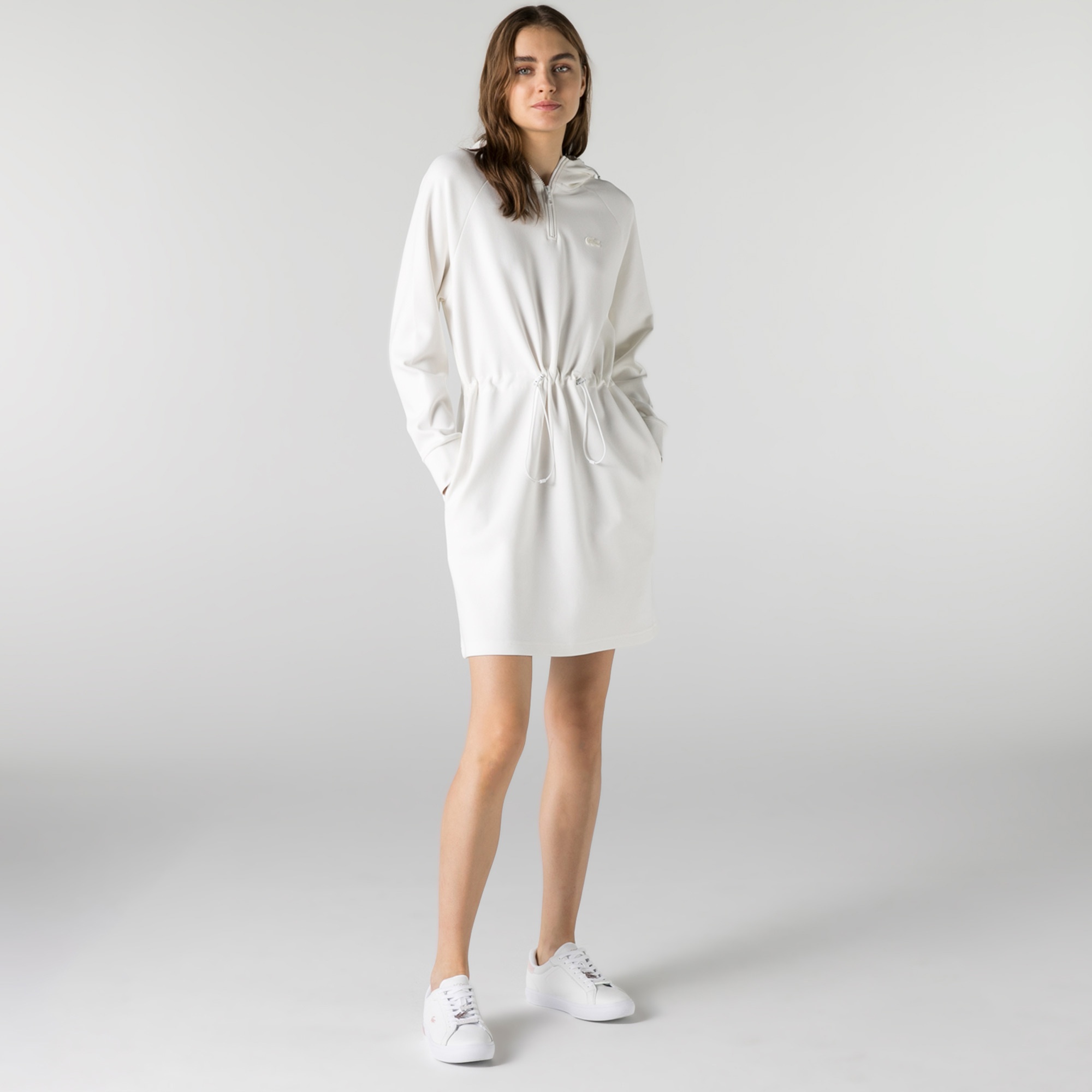 Lacoste Kadın Loose Fit Uzun Kollu Kapüşonlu Beyaz Elbise