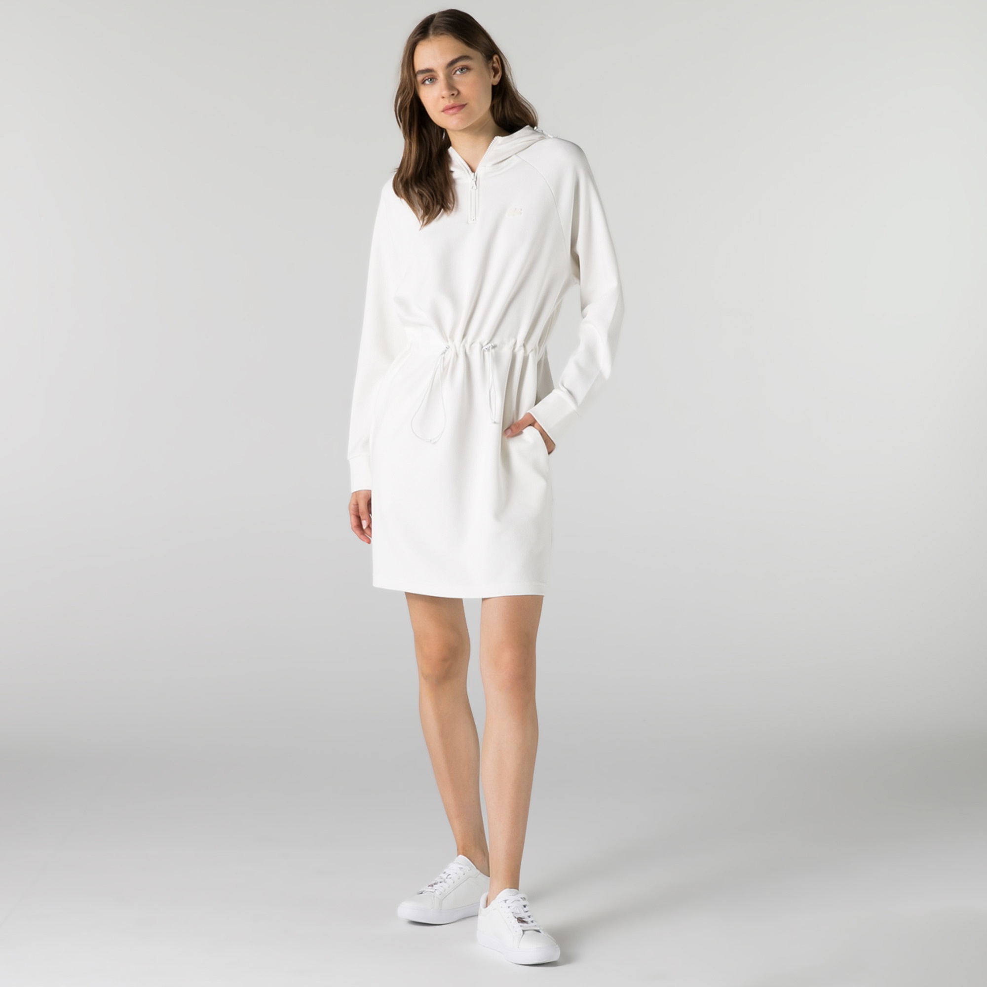 Lacoste Kadın Loose Fit Uzun Kollu Kapüşonlu Beyaz Elbise
