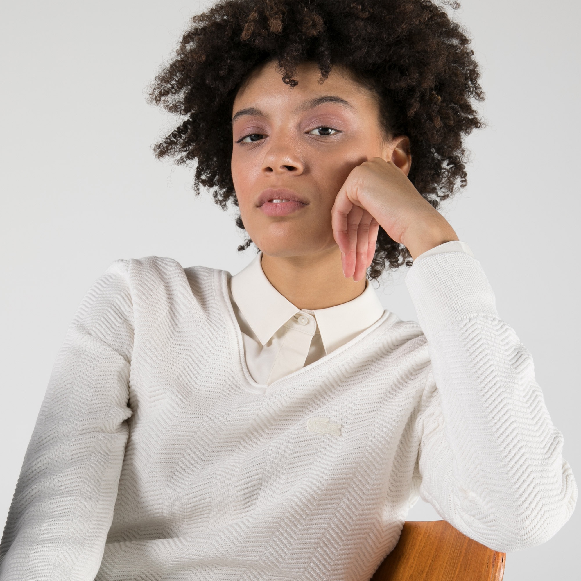 Lacoste Kadın Slim Fit V Yaka Çizgili Beyaz Kazak