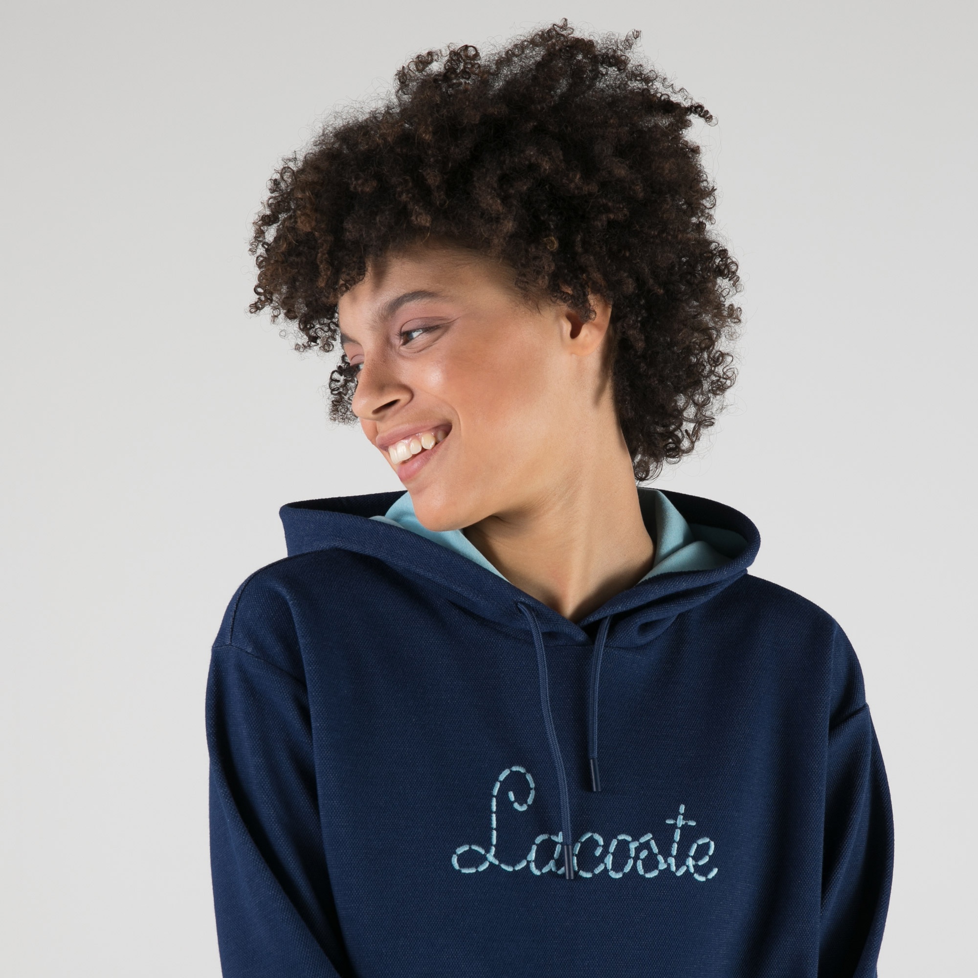 Lacoste Kadın Loose Fit Uzun Kollu Kapüşonlu Baskılı Lacivert Elbise