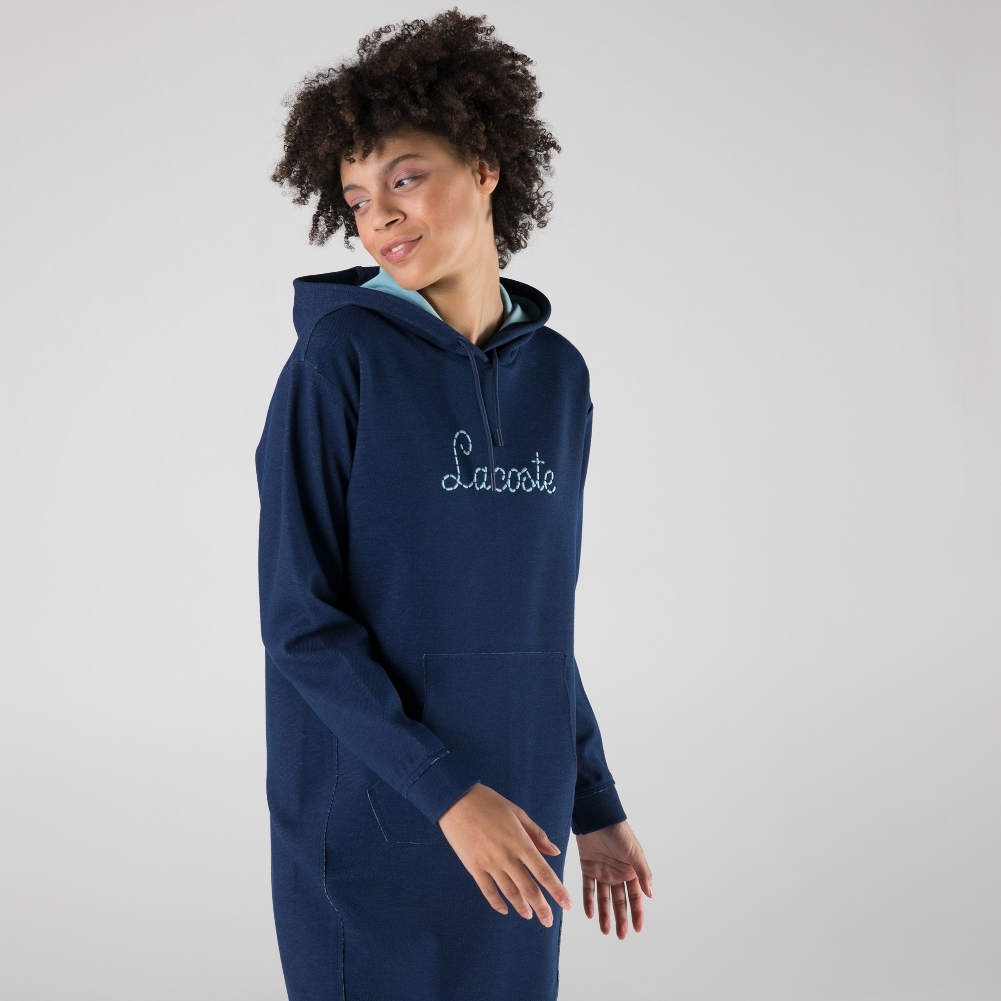 Lacoste Kadın Loose Fit Uzun Kollu Kapüşonlu Baskılı Lacivert Elbise