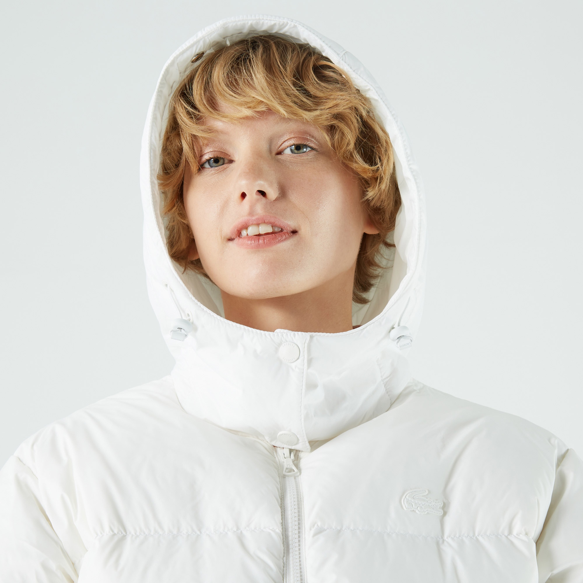 Lacoste Kadın Kapüşonlu Kapitone Beyaz Mont