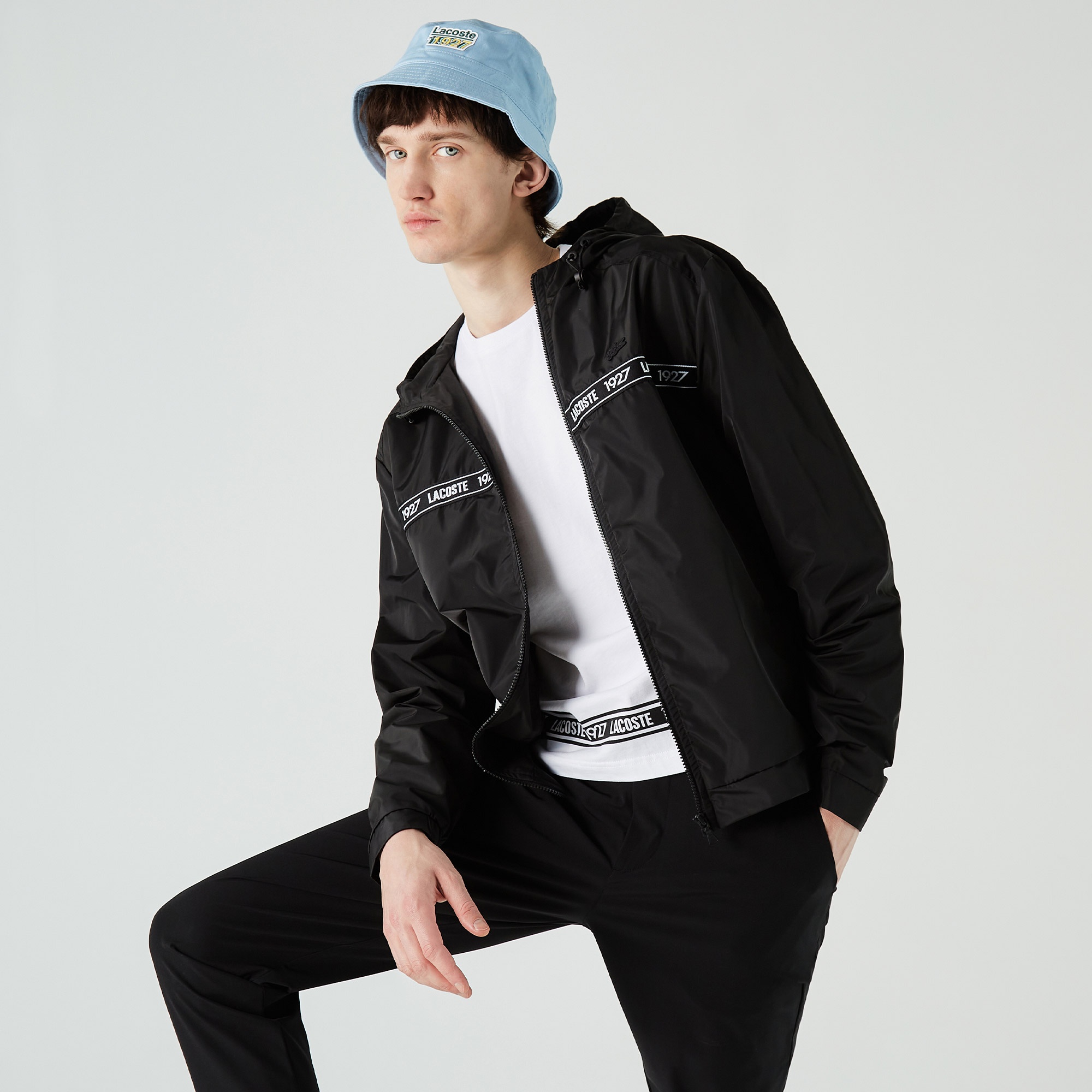 Lacoste Erkek Kapüşonlu Baskılı Siyah Yağmurluk