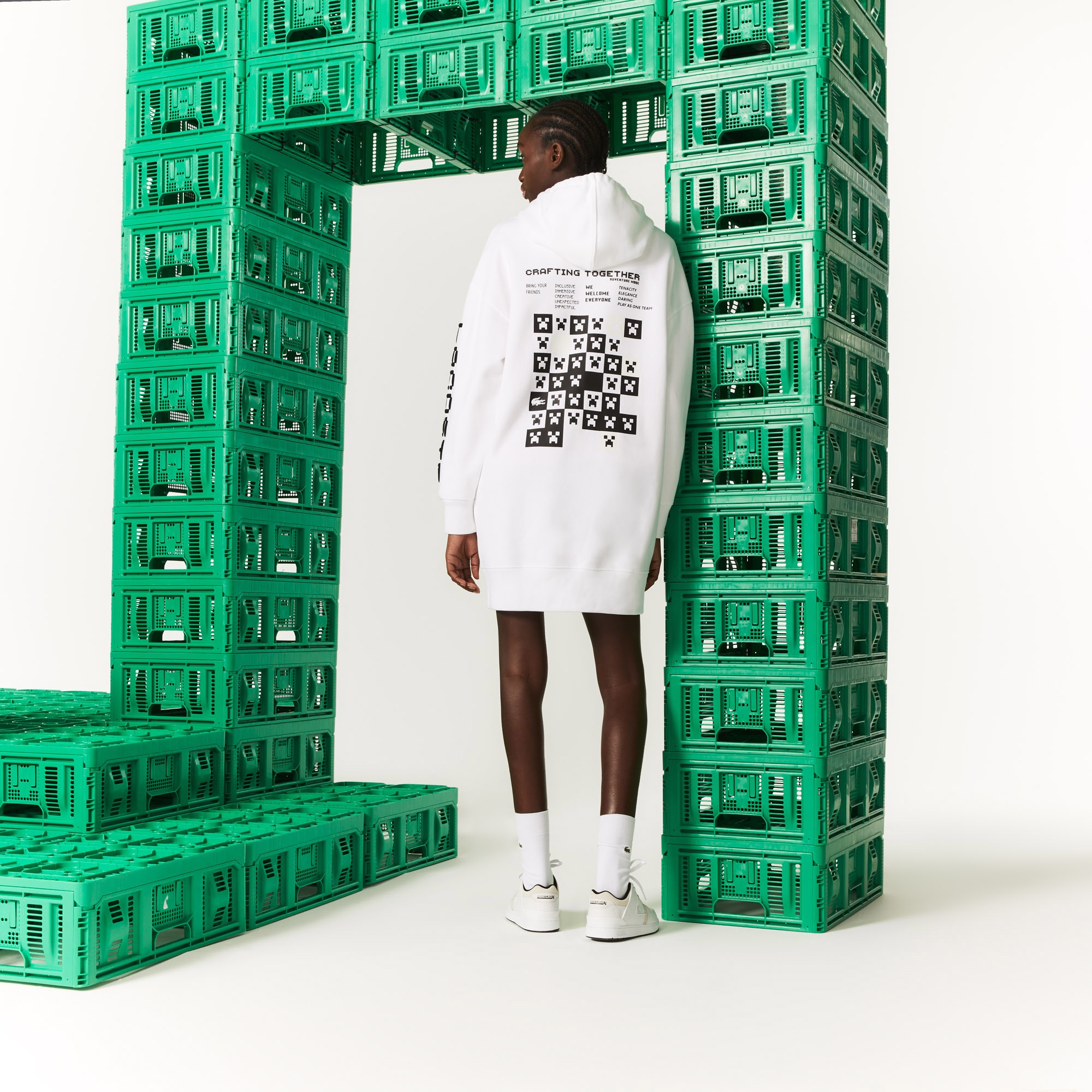 Lacoste X Minecraft Kadın Oversize Uzun Kollu Kapüşonlu Baskılı Beyaz Elbise