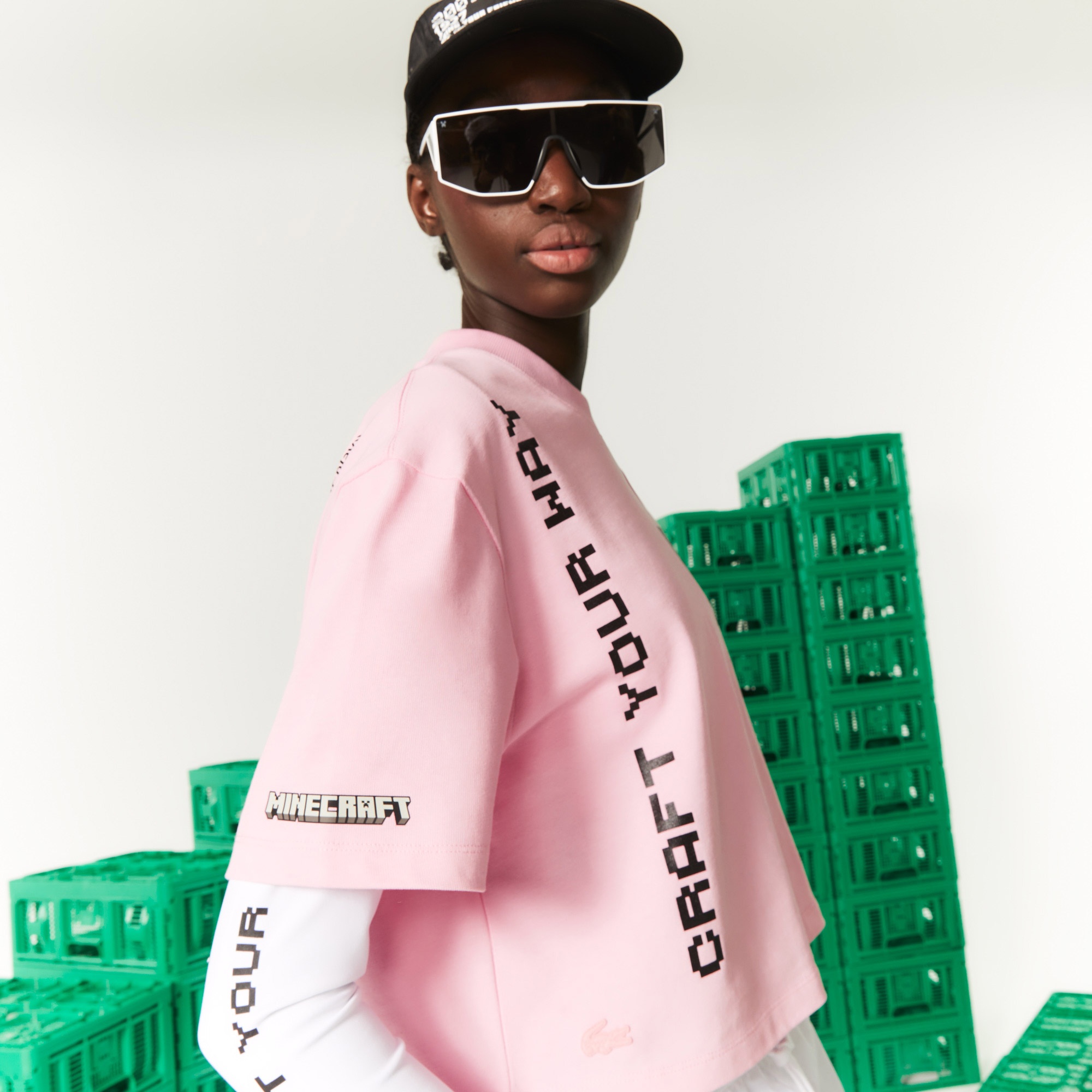 まいまい Lacoste X Minecraft Kadın Regular Fit Bisiklet Yaka Baskılı Pembe