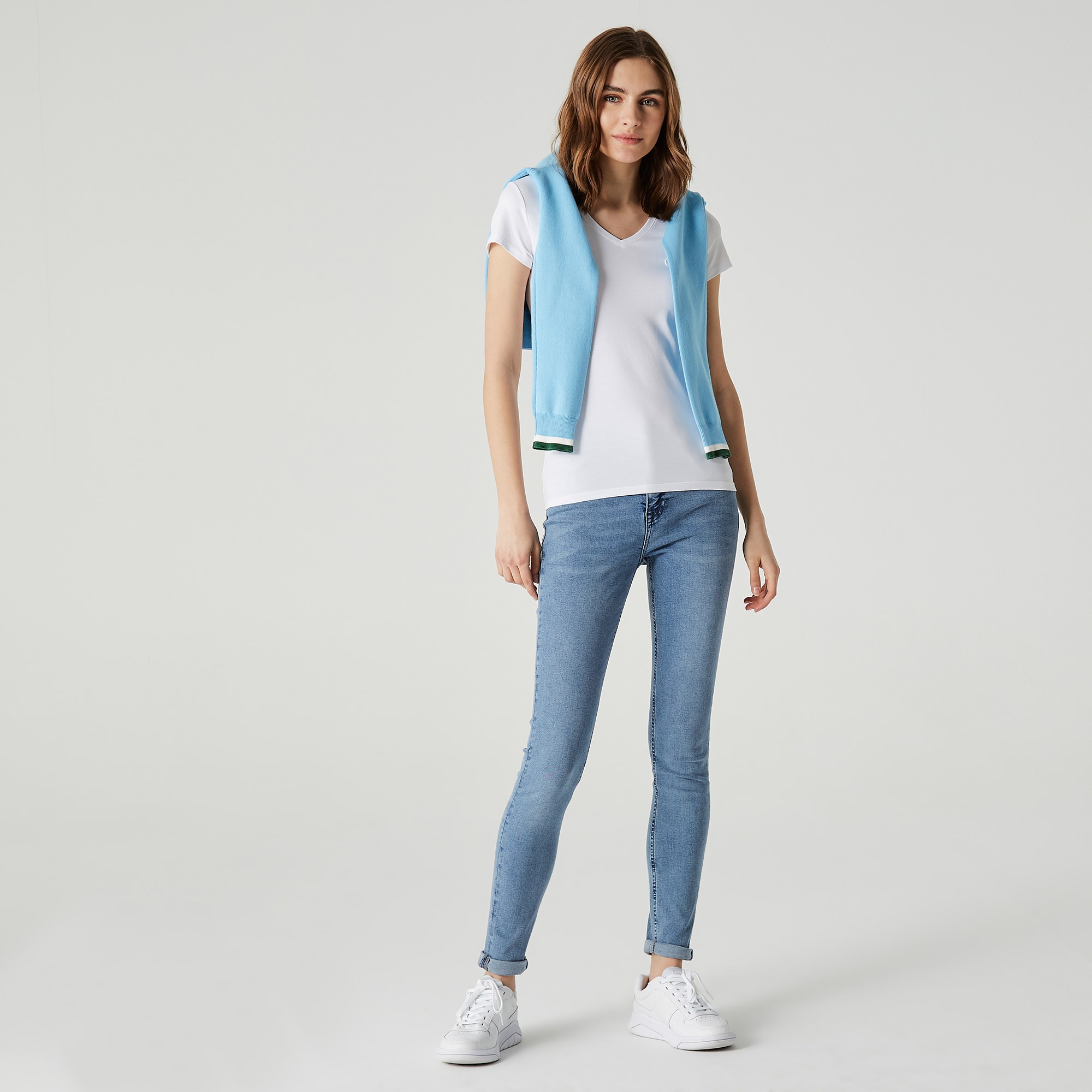 Lacoste Kadın Slim Fit V Yaka Beyaz T-Shirt