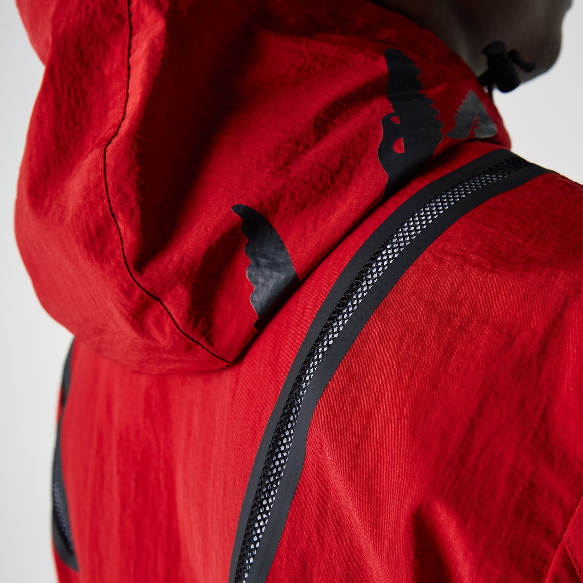 Lacoste Erkek Kapüşonlu Suya Dayanıklı Kırmızı Yağmurluk