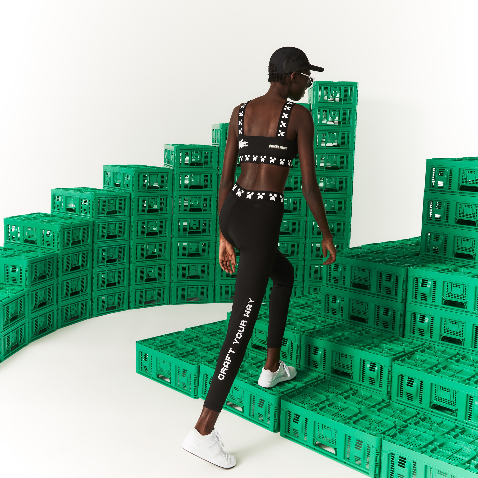 Lacoste X Minecraft Kadın Bisiklet Yaka Baskılı Siyah Crop Top