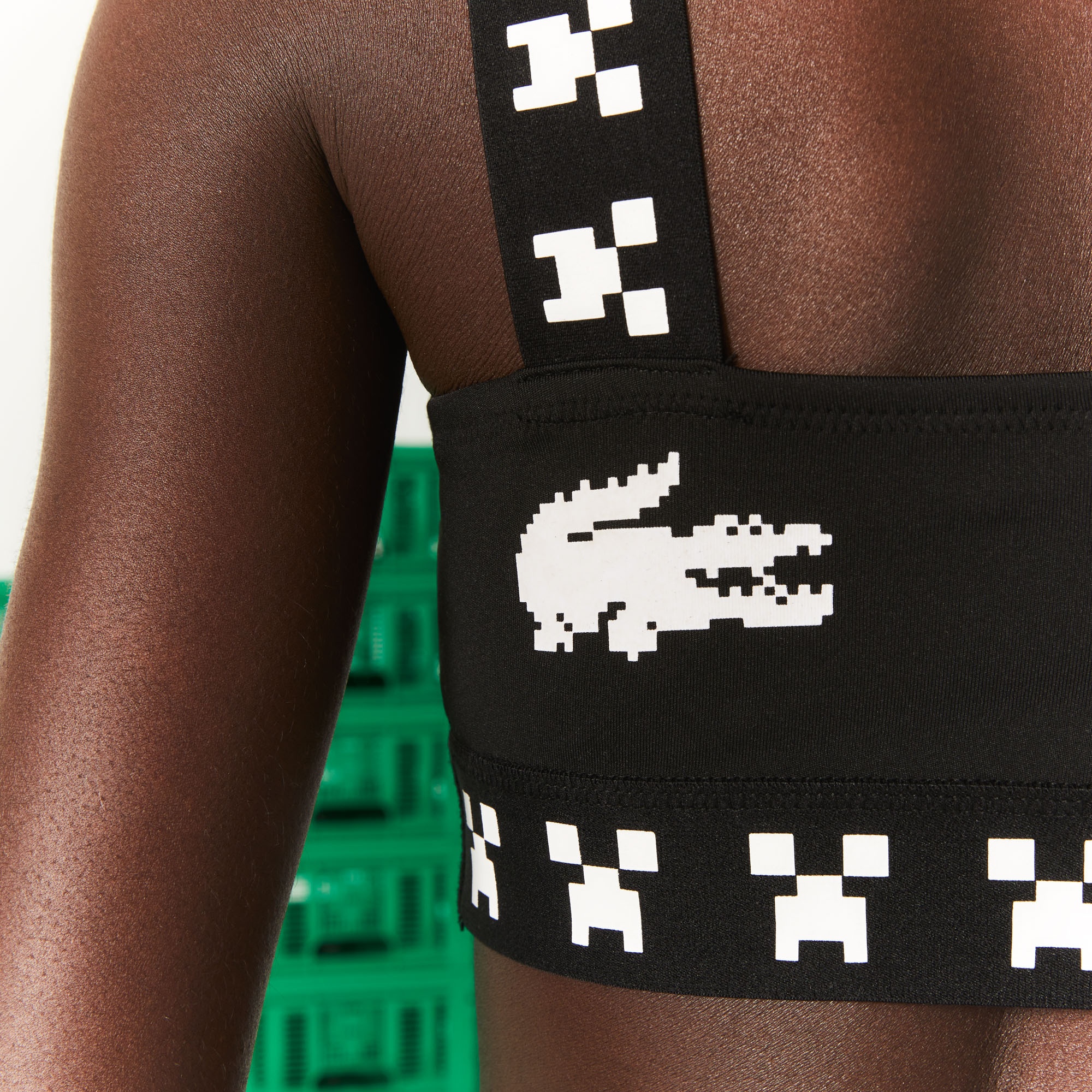 Lacoste X Minecraft Kadın Bisiklet Yaka Baskılı Siyah Crop Top