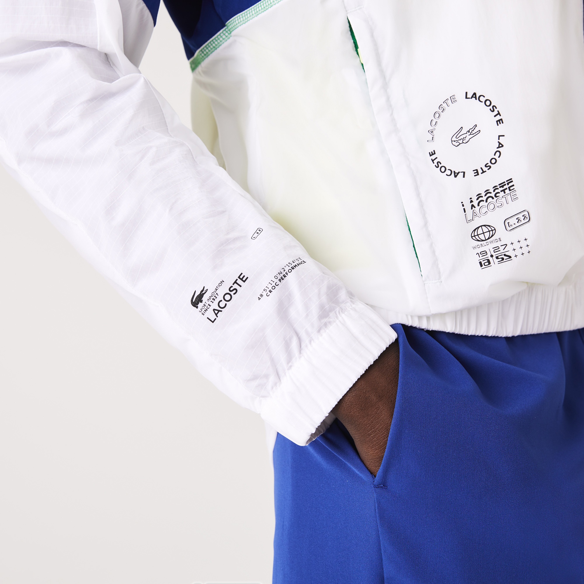 Lacoste SPORT Erkek Kapüşonlu Suya Dayanıklı Renk Bloklu Beyaz Ceket