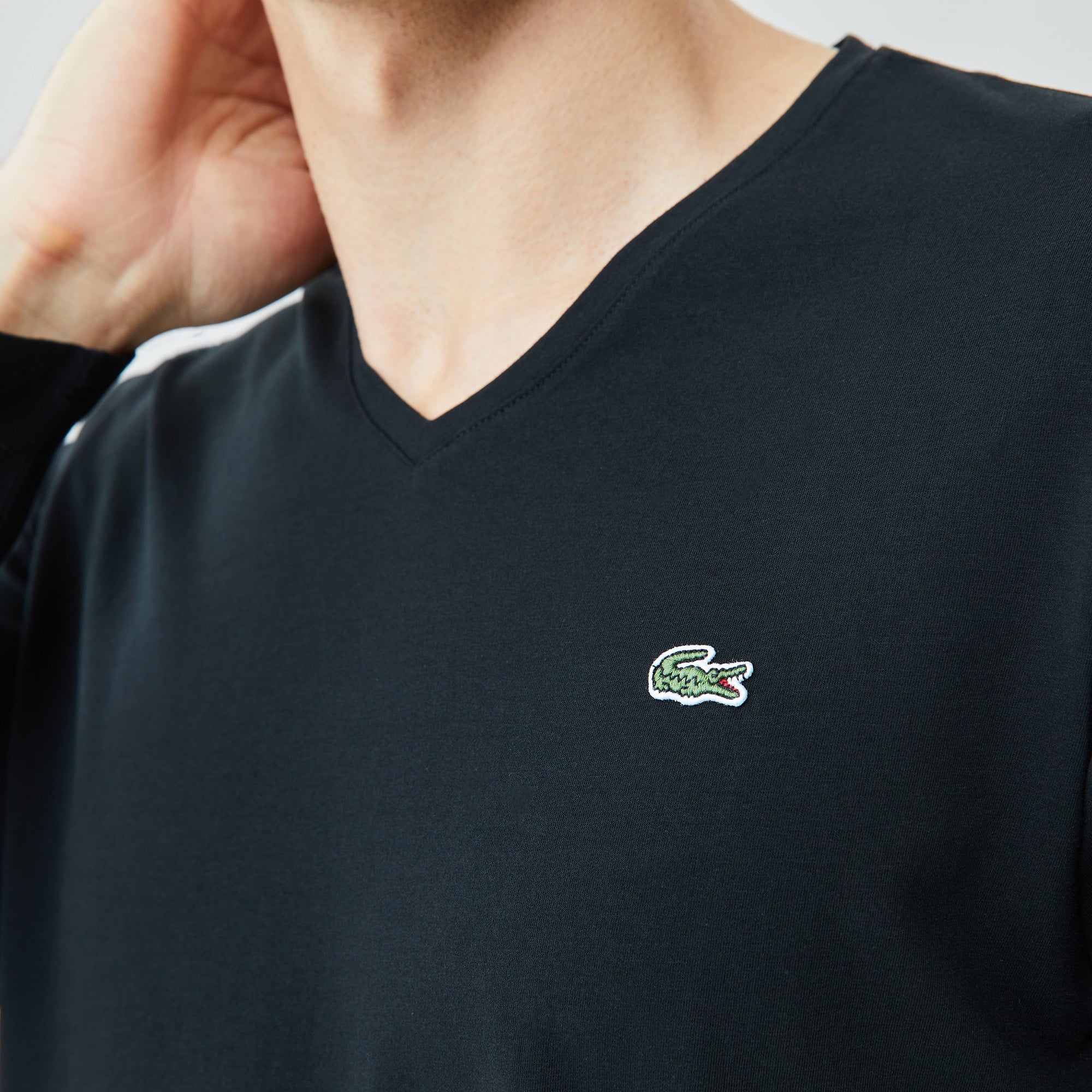 Lacoste Erkek Regular Fit Uzun Kollu V Yaka Siyah T-Shirt