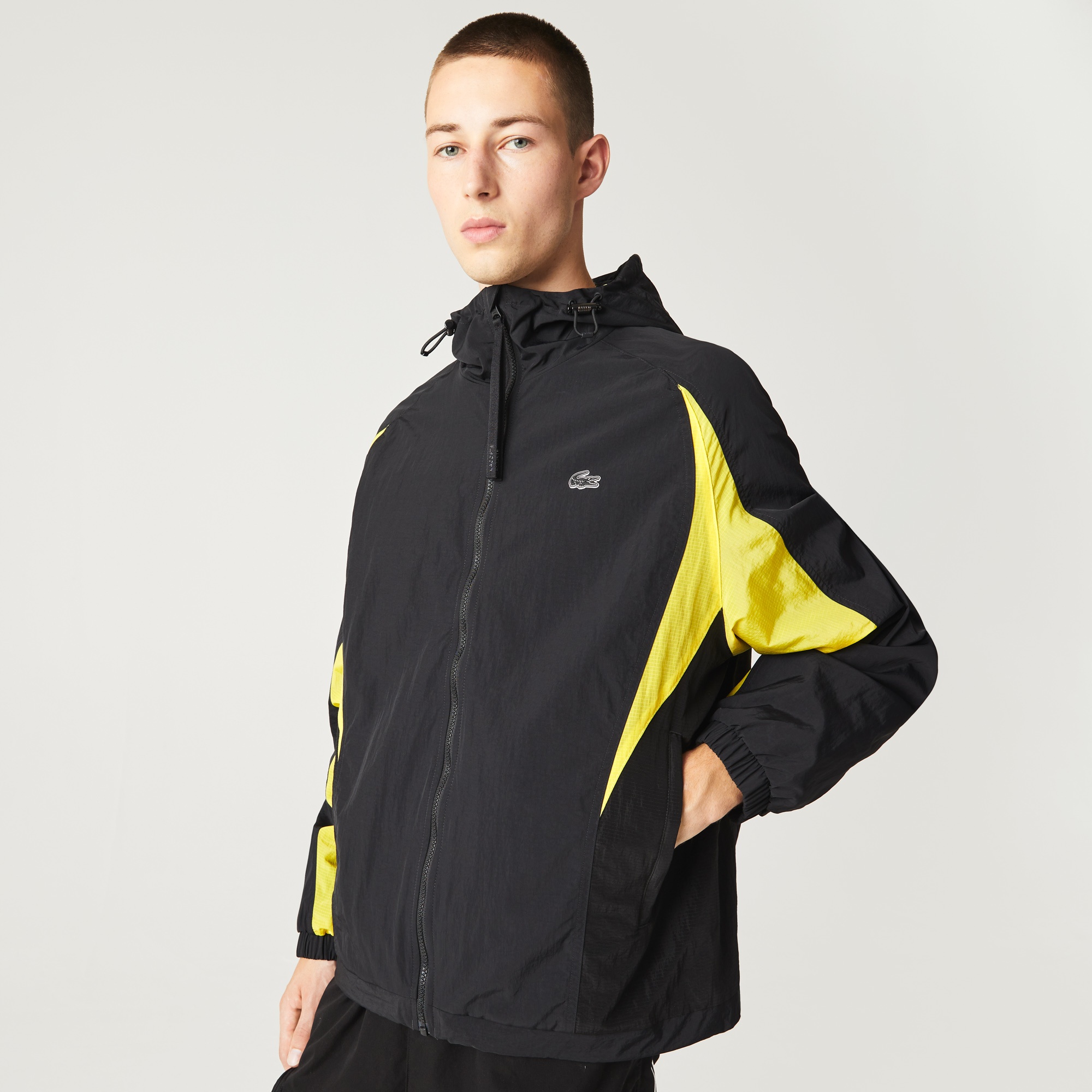 Lacoste Active Erkek Kapüşonlu Baskılı Renk Bloklu Siyah Yağmurluk