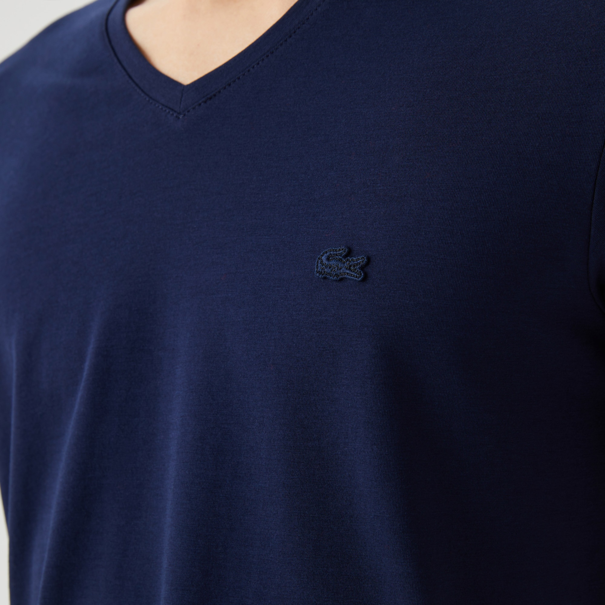 Lacoste Erkek Slim Fit V Yaka Lacivert T-Shirt