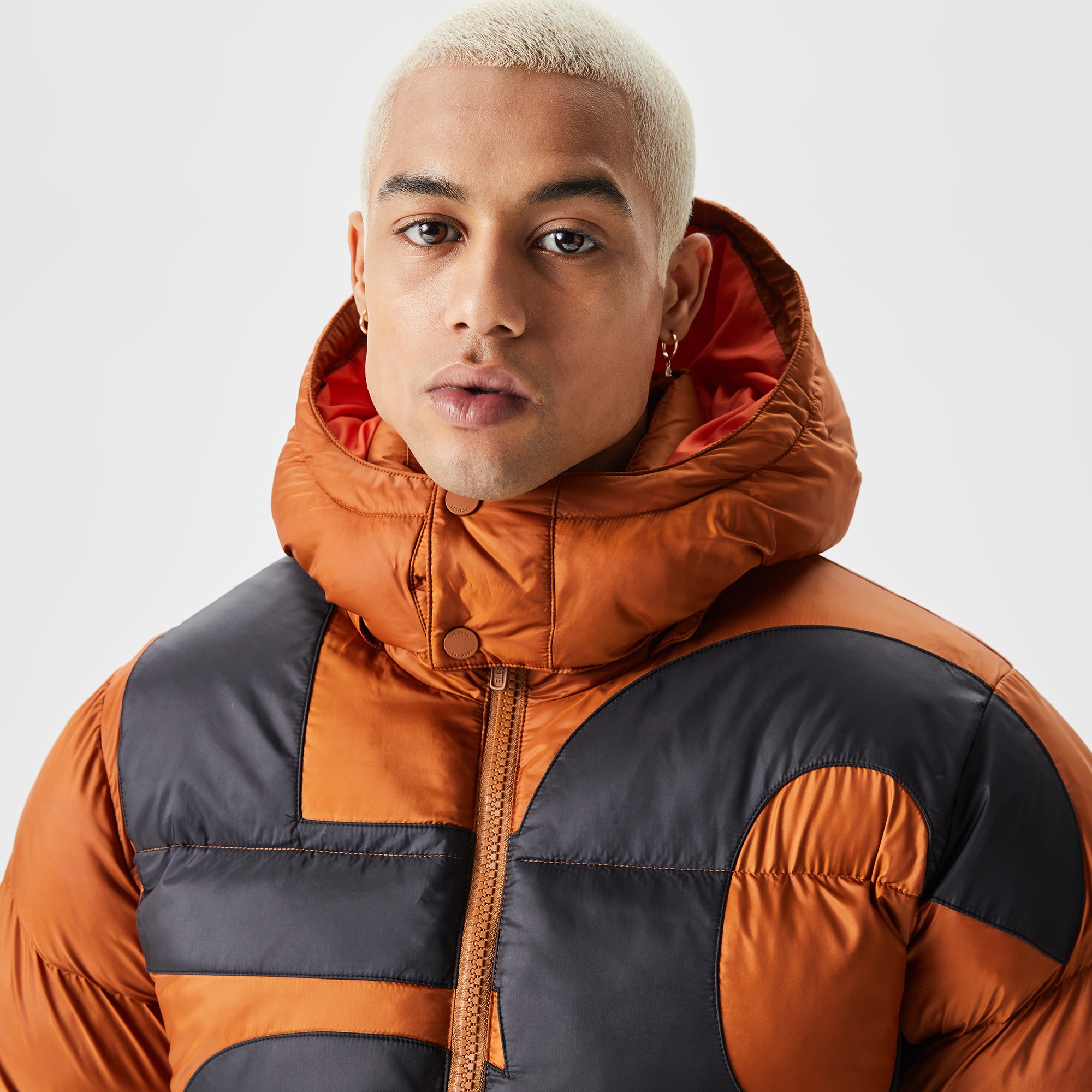 Lacoste Erkek Oversize Kapüşonlu Baskılı Suya Dayanıklı Kahverengi Şişme Mont