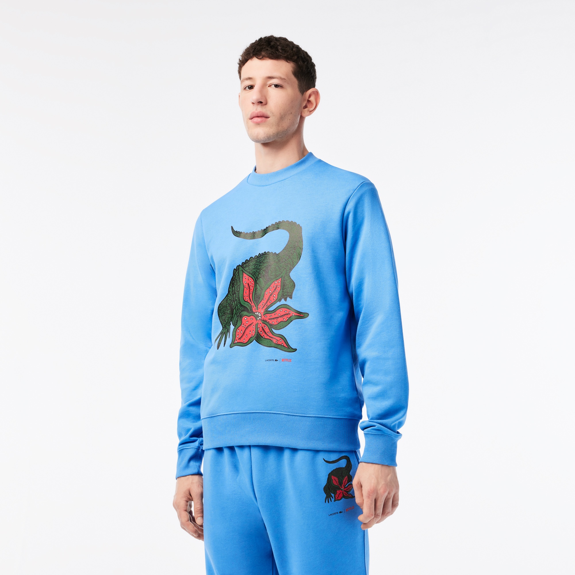Lacoste x Netflix Erkek Regular Fit Bisiklet Yaka Baskılı Mavi Sweatshirt