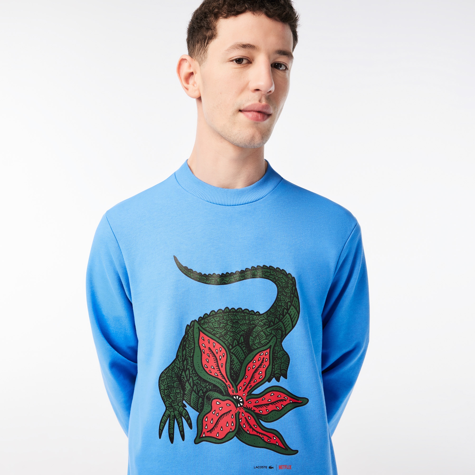 Lacoste x Netflix Erkek Regular Fit Bisiklet Yaka Baskılı Mavi Sweatshirt