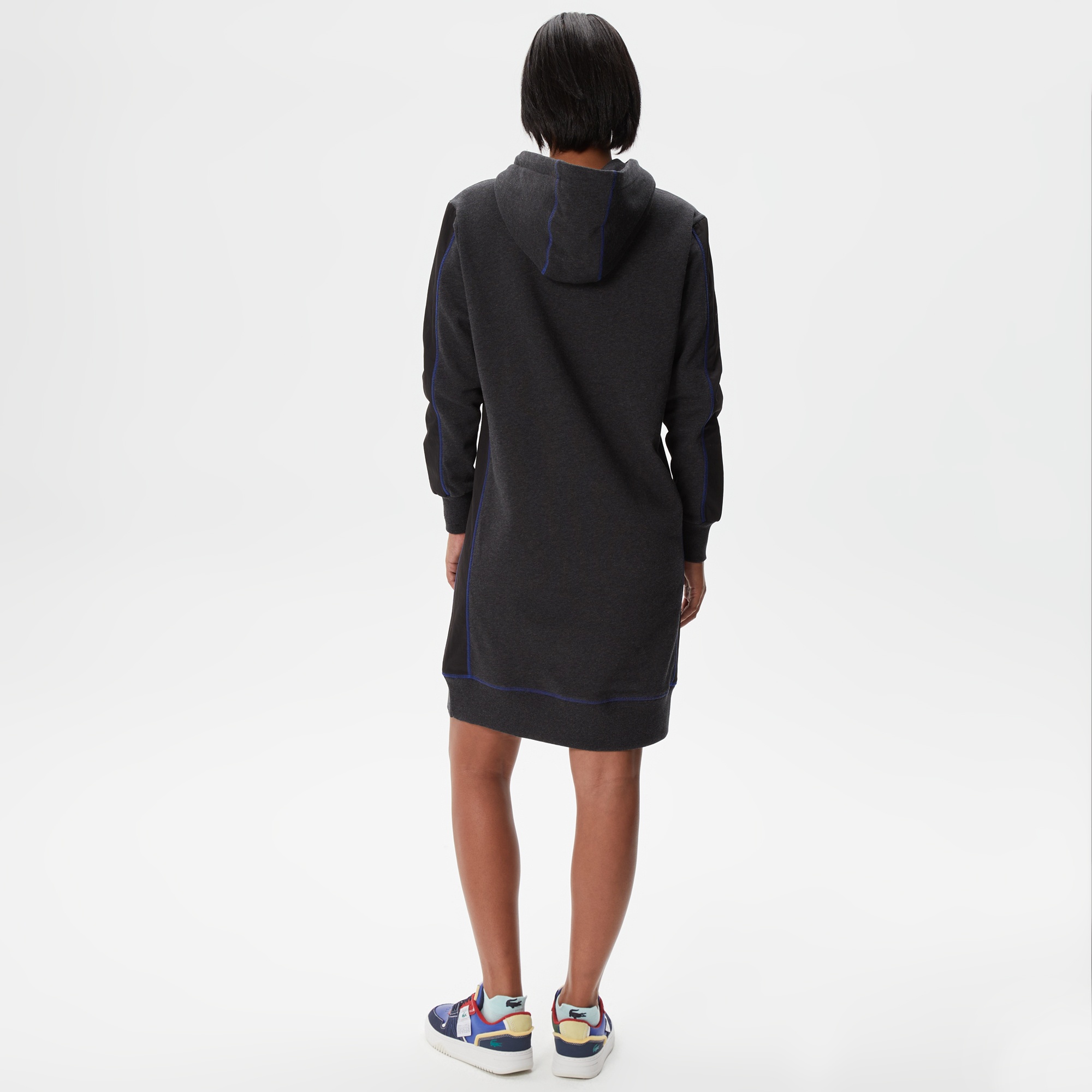 Lacoste Kadın Loose Fit Uzun Kollu Kapüşonlu Desenli Siyah Elbise