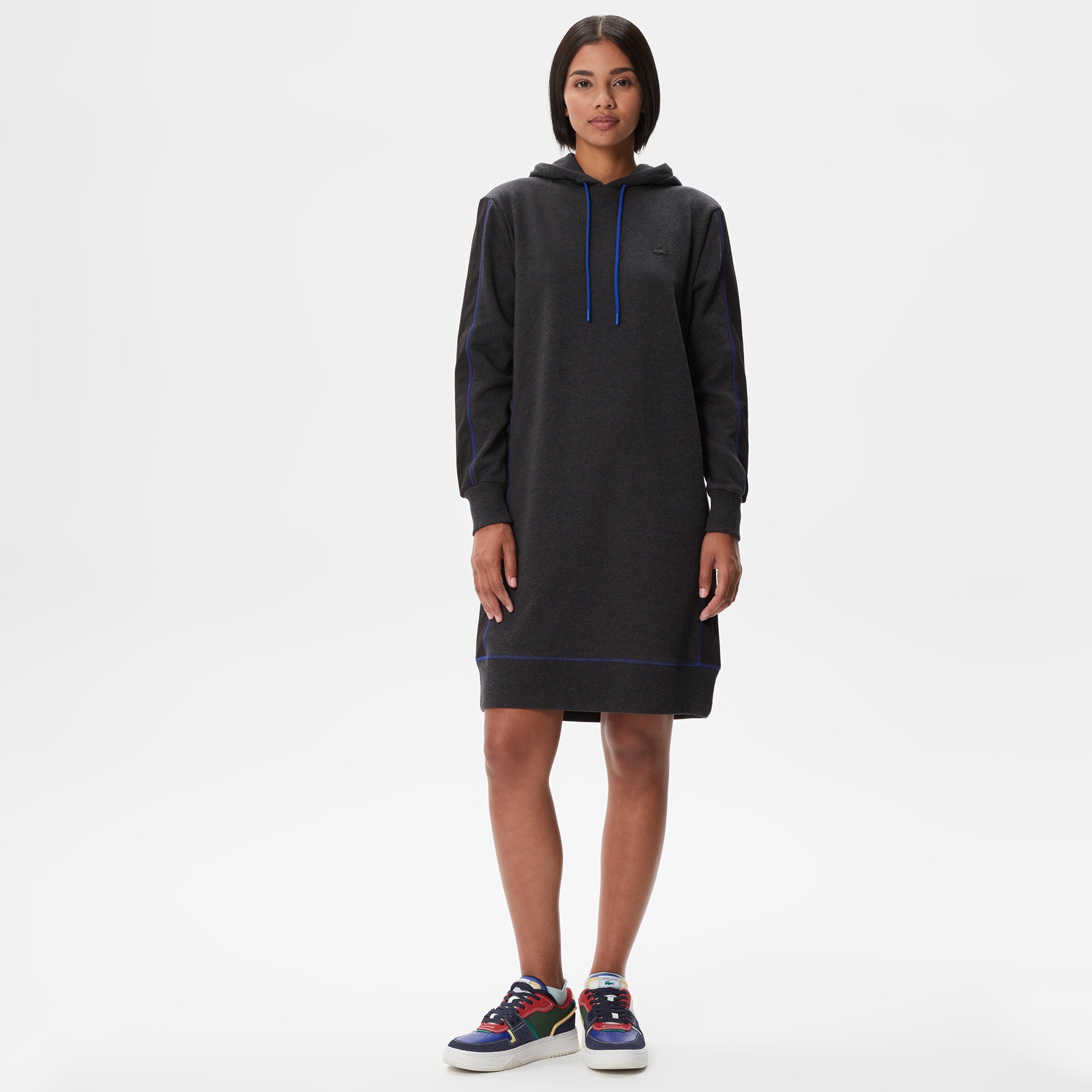 Lacoste Kadın Loose Fit Uzun Kollu Kapüşonlu Desenli Siyah Elbise