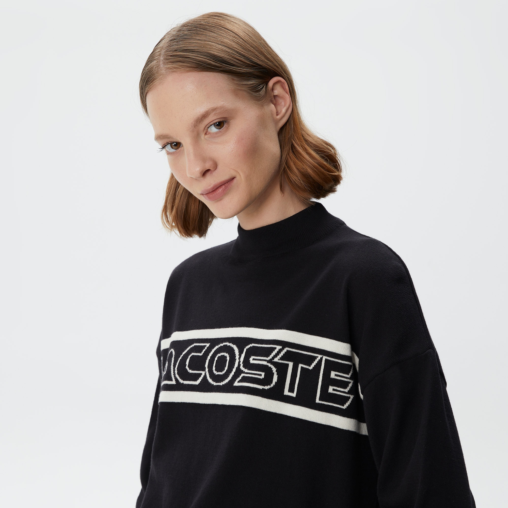 Lacoste Kadın Regular Fit Dik Yaka Baskılı Siyah Kazak