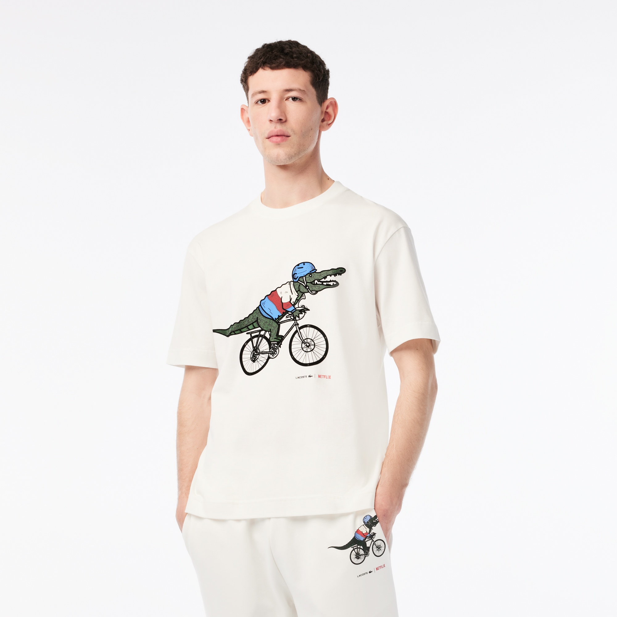 Lacoste x Netflix Erkek Relaxed Fit Bisiklet Yaka Baskılı Bej T-shirt