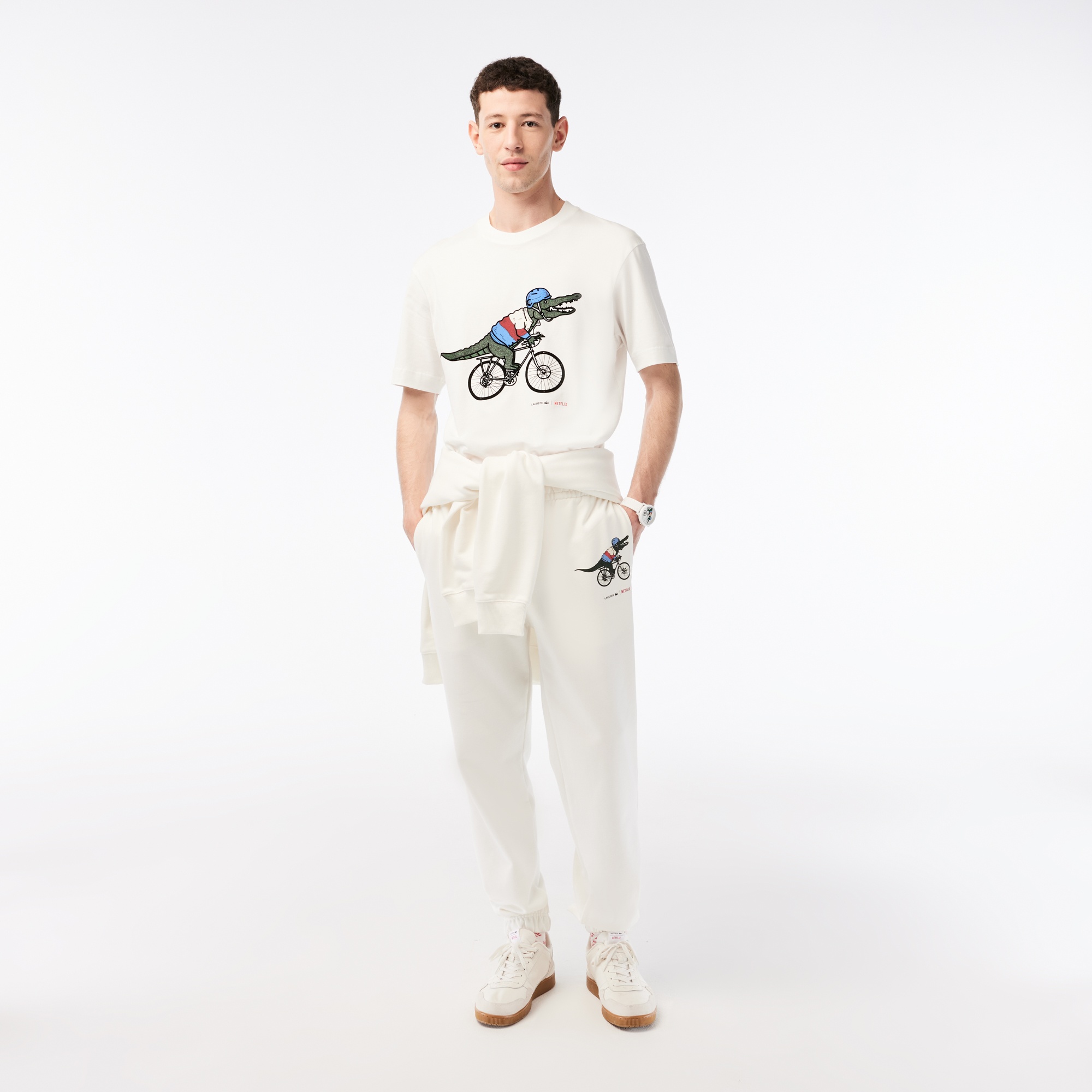 Lacoste x Netflix Erkek Relaxed Fit Bisiklet Yaka Baskılı Bej T-shirt