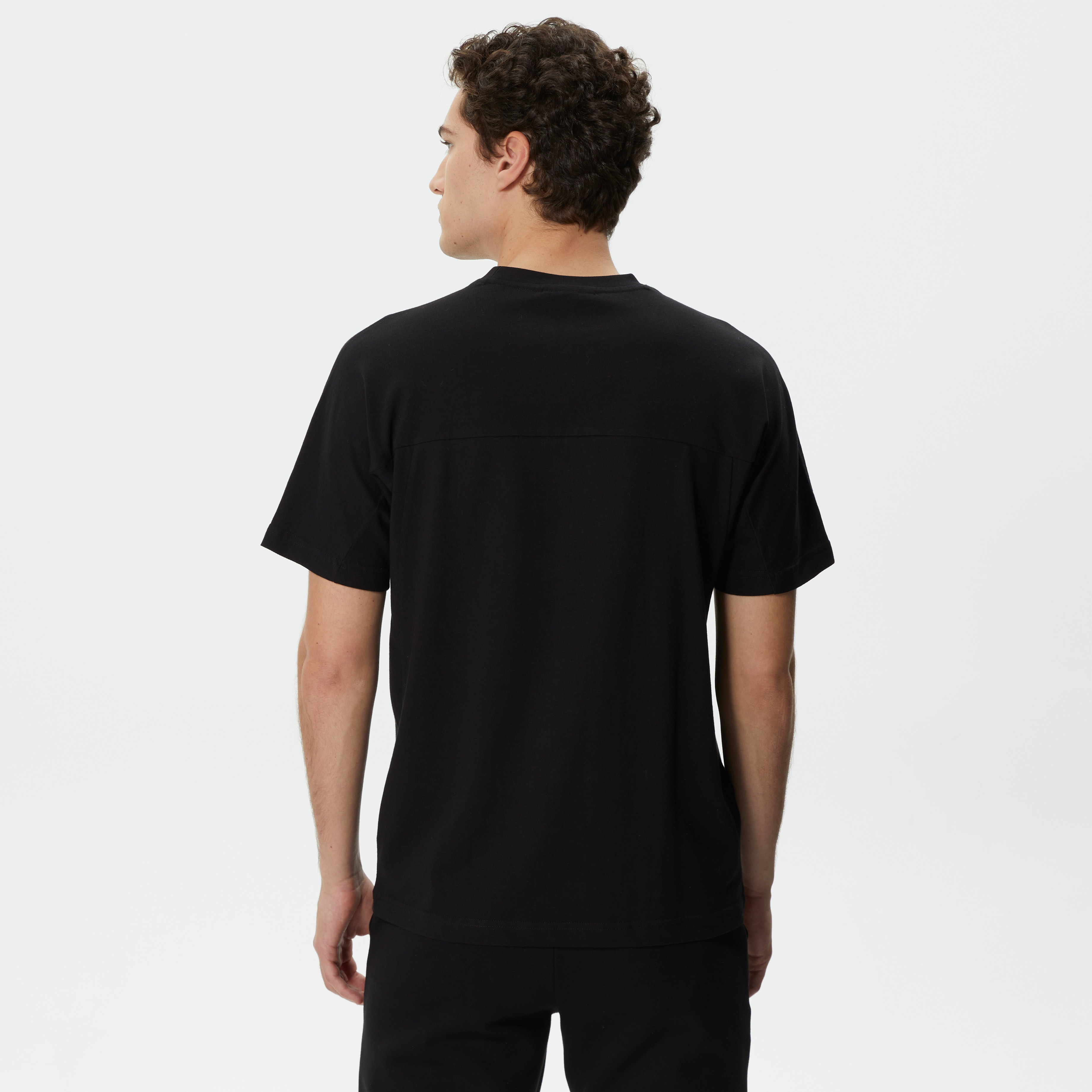 Lacoste Erkek Relaxed Fit Bisiklet Yaka Desenli Siyah T-Shirt