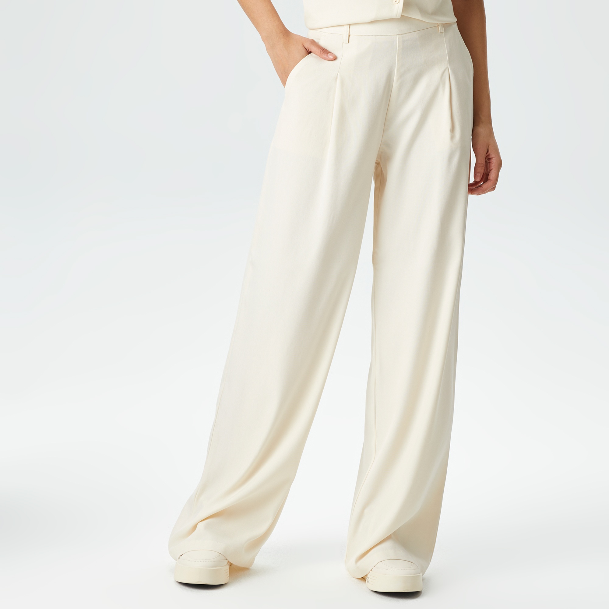 Lacoste Kadın Relaxed Fit Beyaz Pantolon