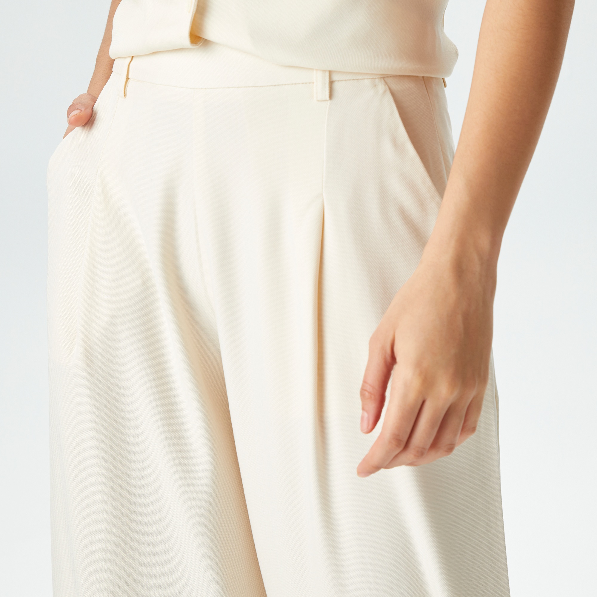 Lacoste Kadın Relaxed Fit Beyaz Pantolon