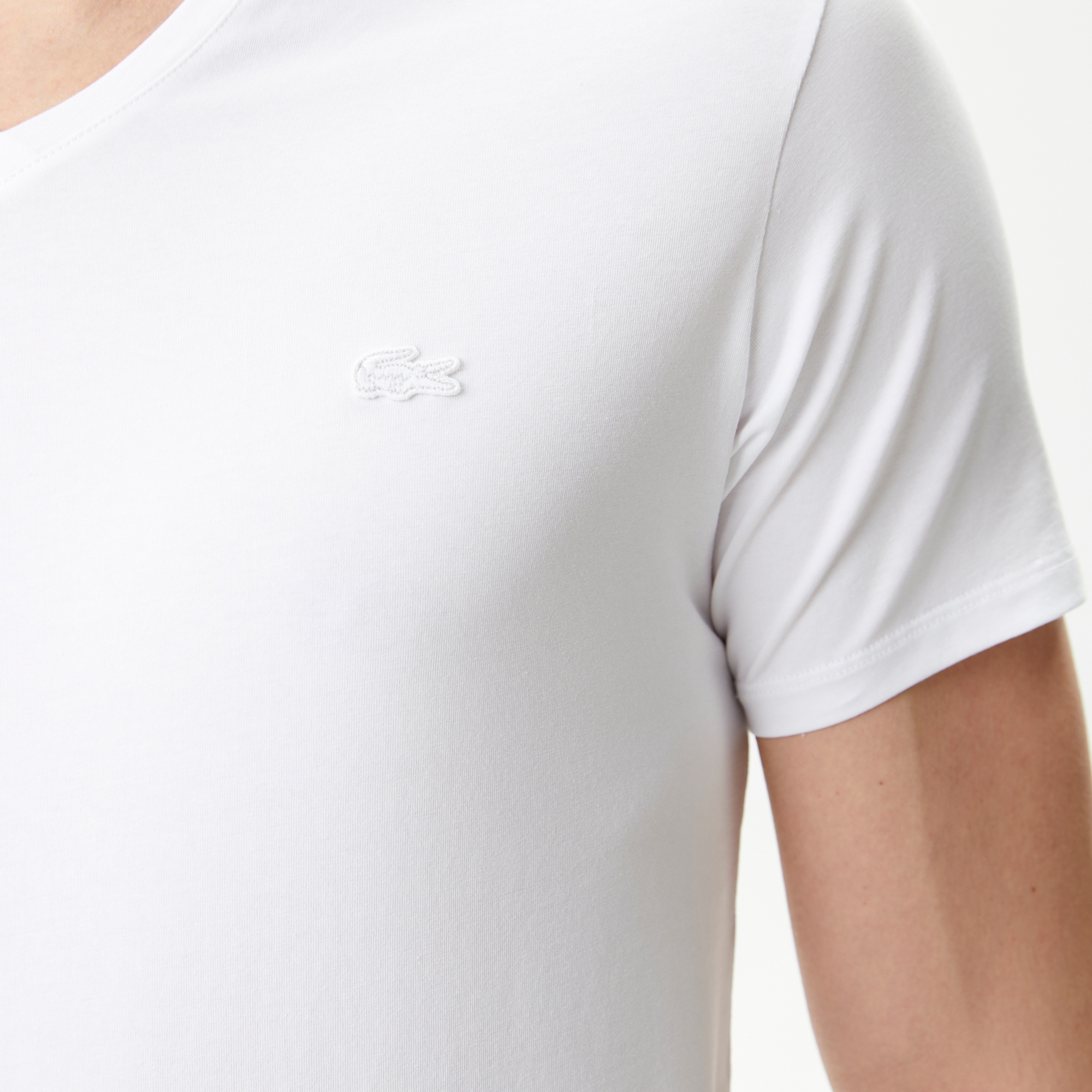 Lacoste Erkek Slim Fit V yaka Beyaz T-Shirt