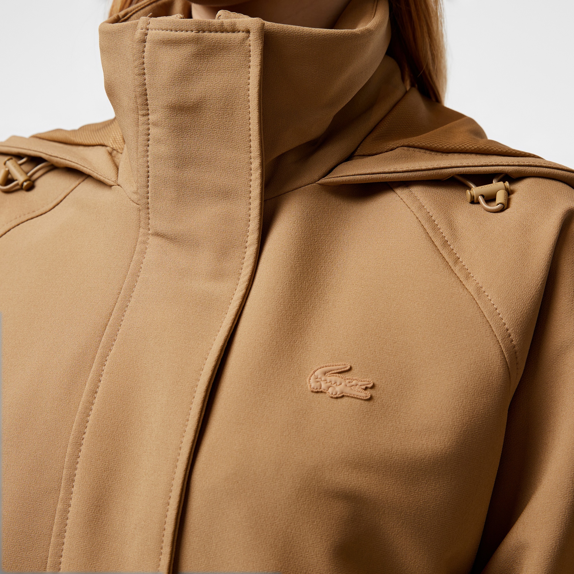 Lacoste Kadın Relaxed Fit Kapüşonlu Kahverengi Yağmurluk