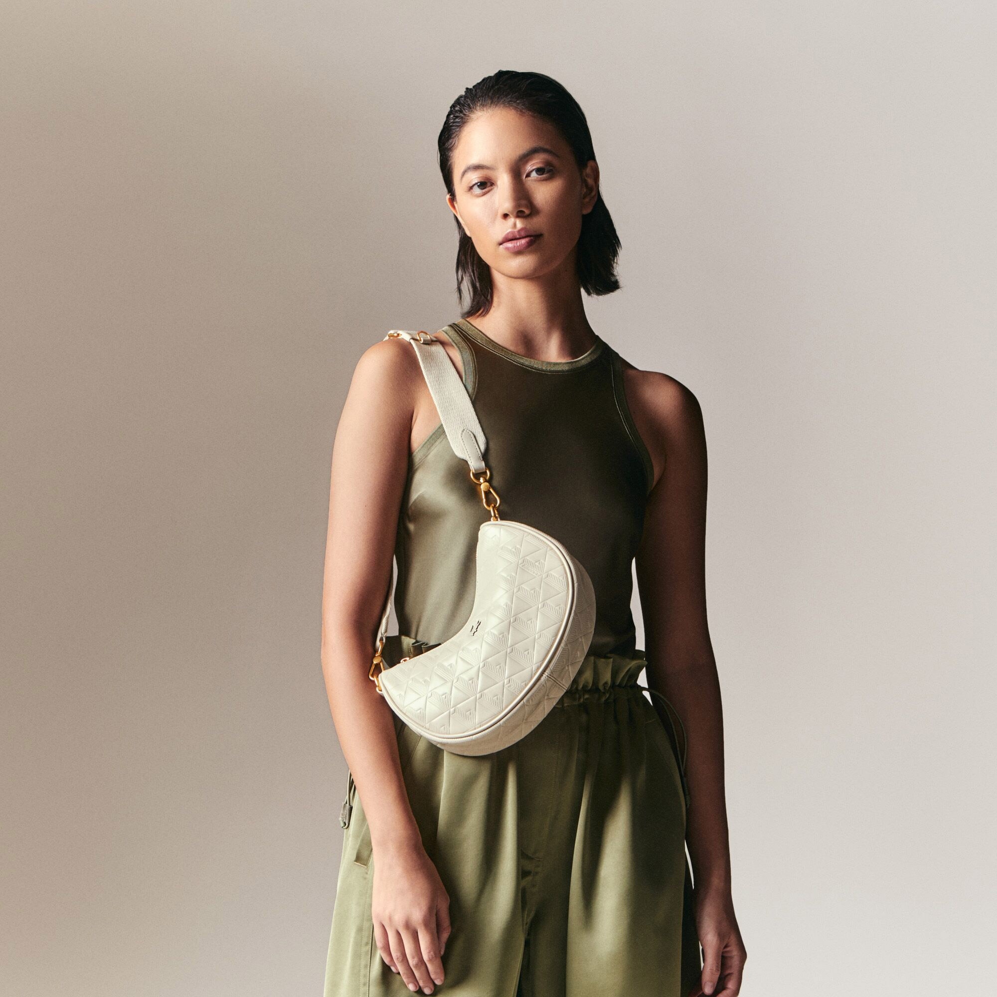 Lacoste Maheki Kadın Monogram Deri Beyaz Omuz Çantası