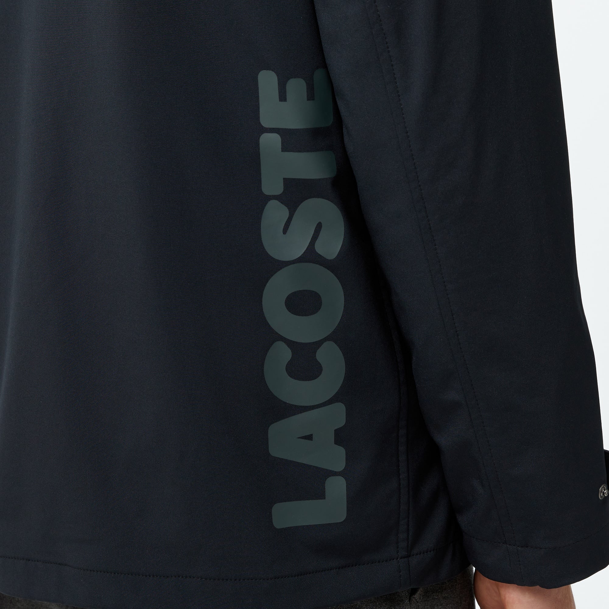 Lacoste Erkek Regular Fit Kapüşonlu Baskılı Siyah Yağmurluk