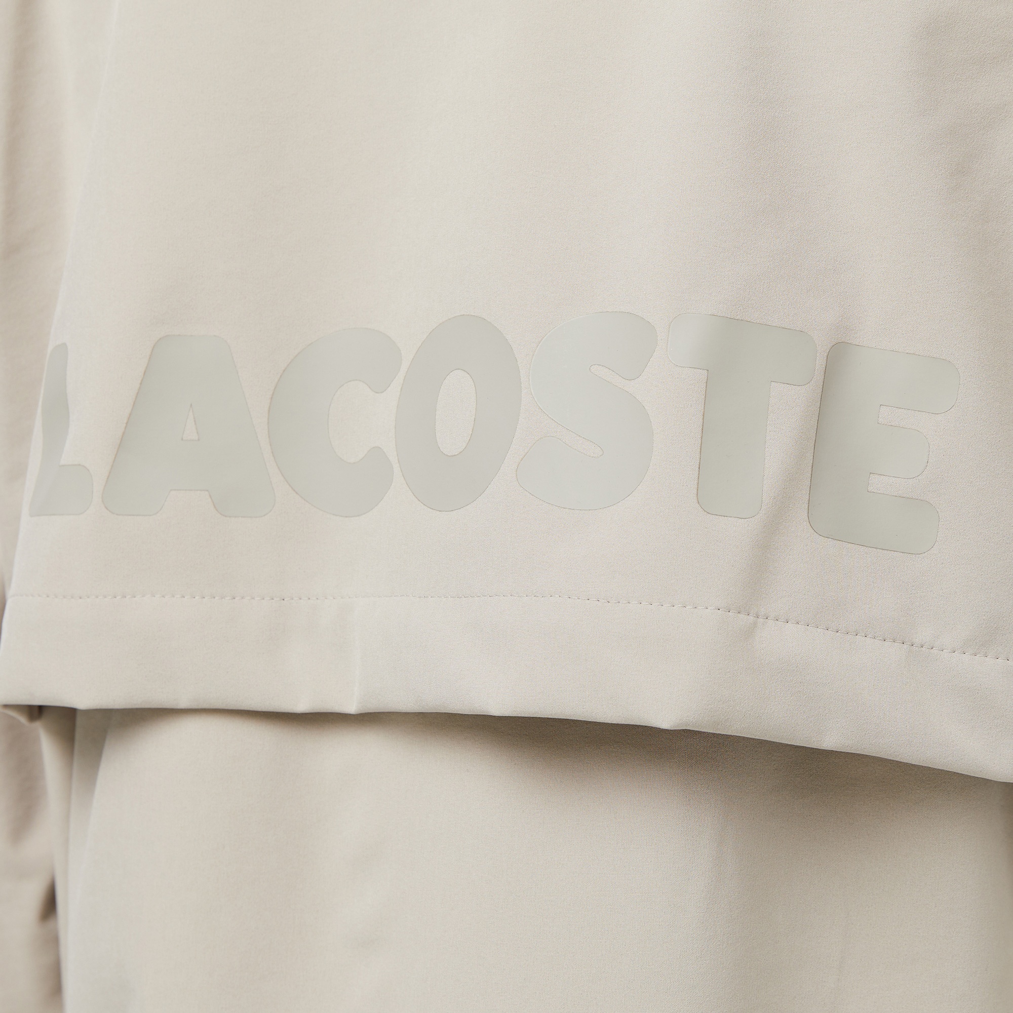 Lacoste Erkek Relaxed Fit Kapüşonlu Baskılı Krem Yağmurluk