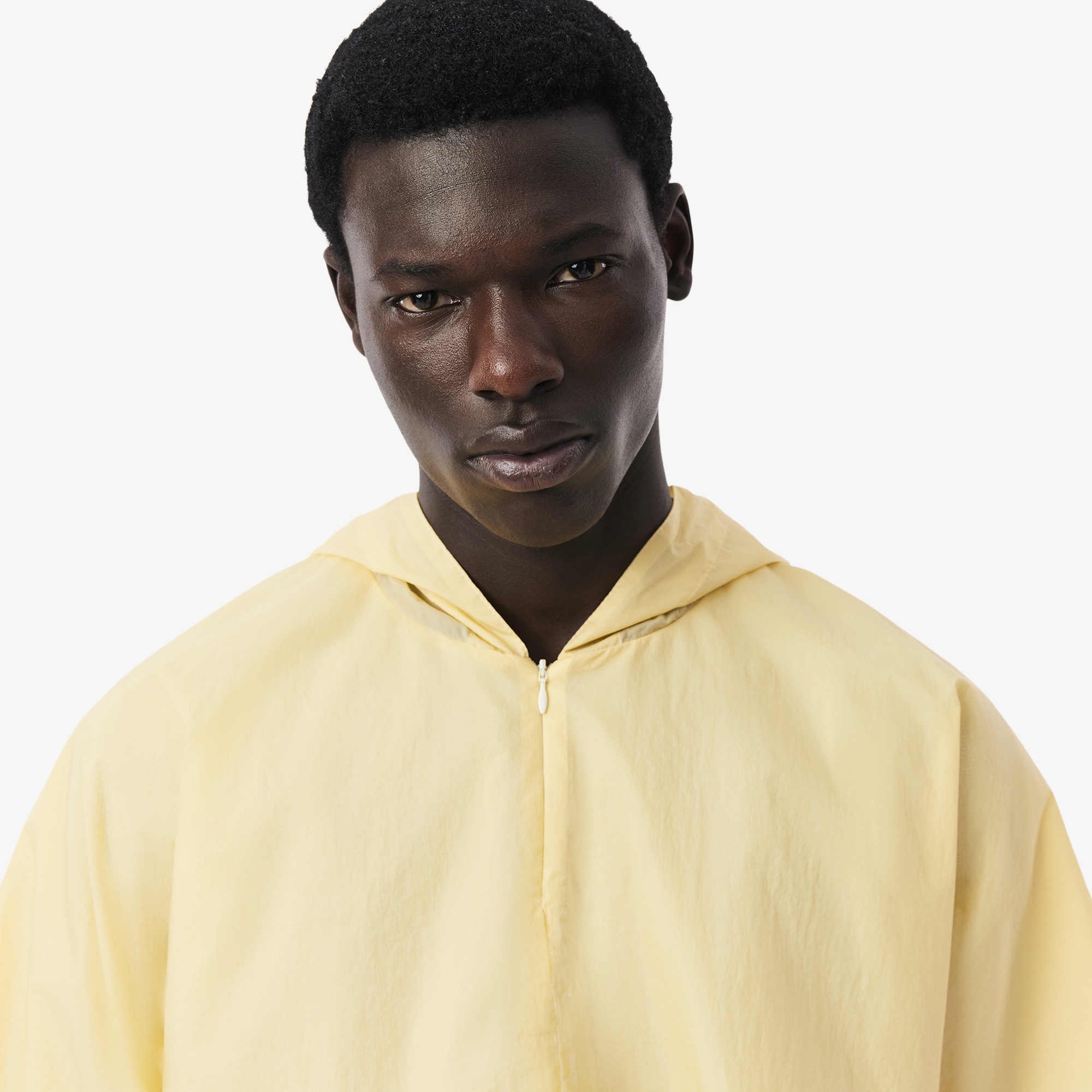 Lacoste SS25 RUNWAY Erkek Kısa Kollu Kapüşonlu Sarı Rüzgarlık