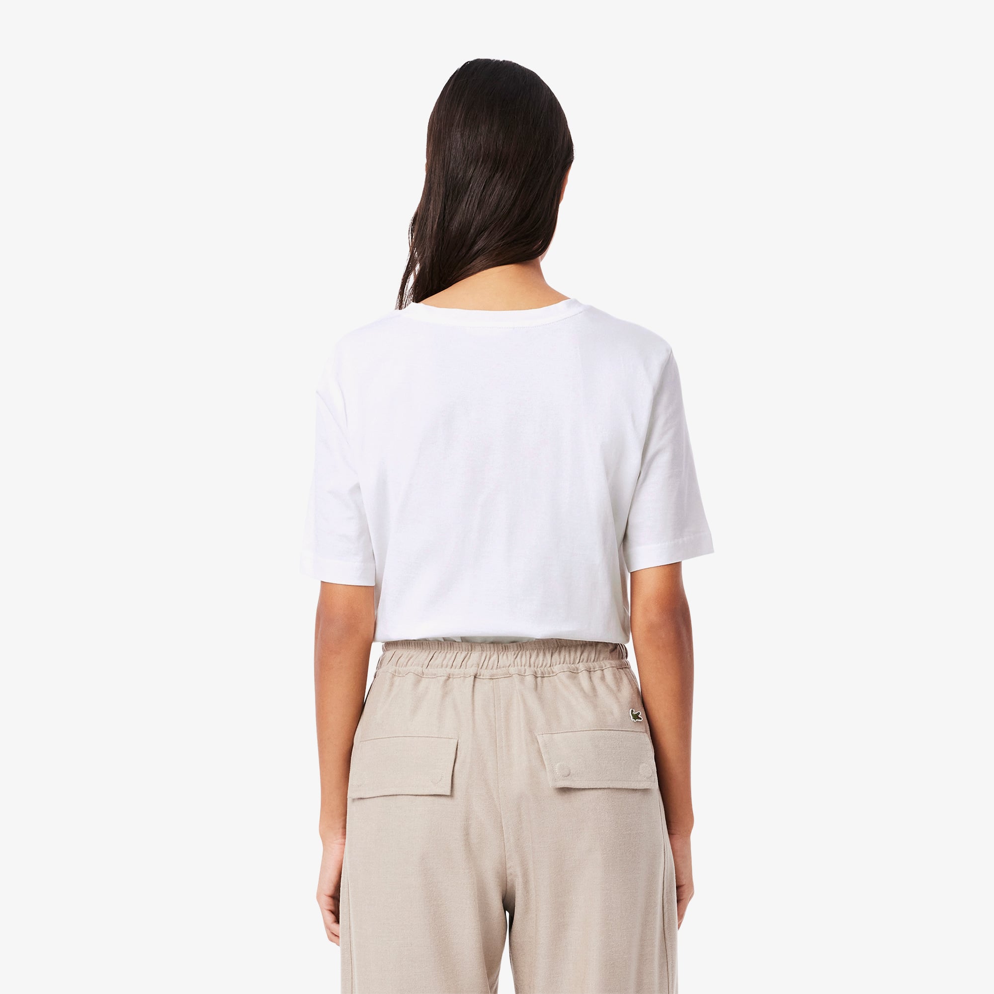 Lacoste Kadın Relaxed Fit V Yaka Beyaz T-Shirt görsel 2