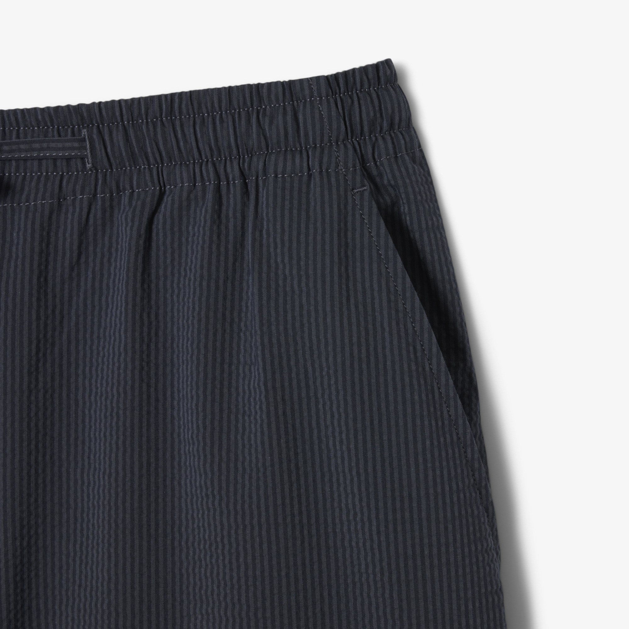Lacoste Erkek Relaxed Fit Çizgili Siyah Şort görsel 4