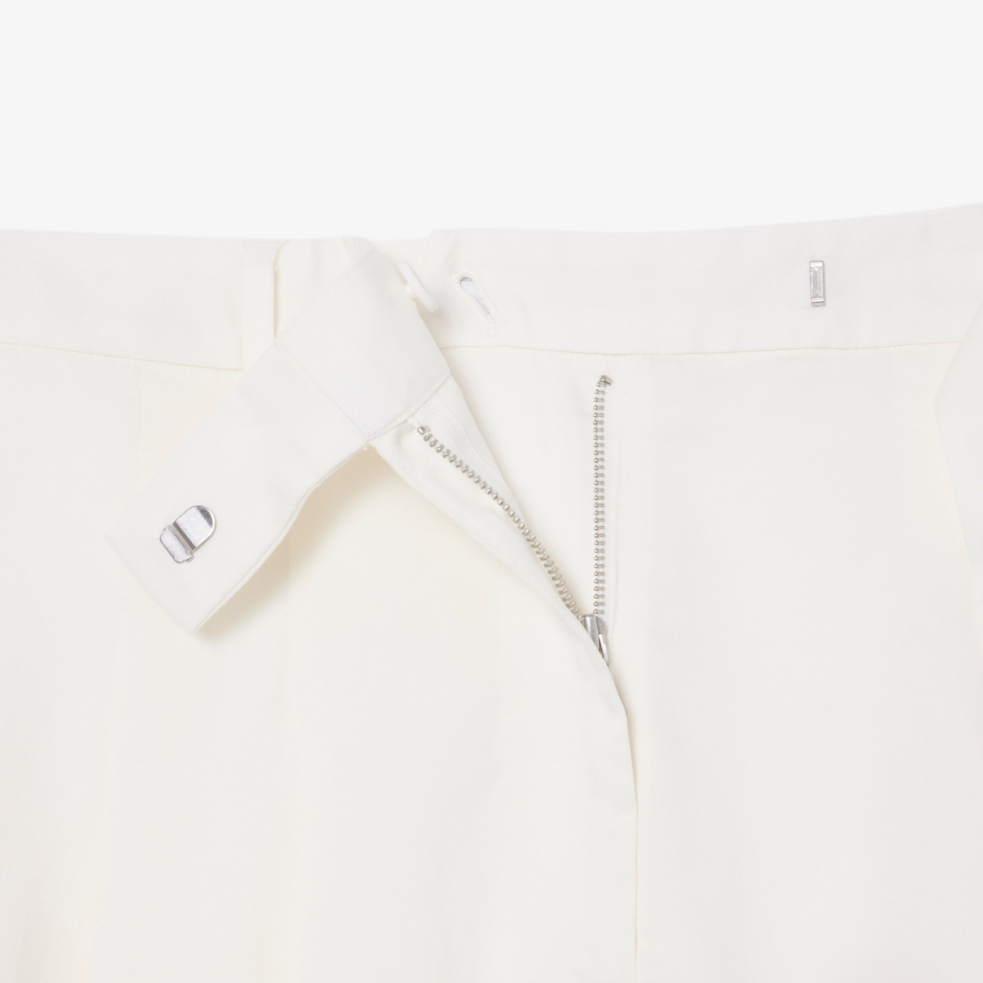 Lacoste Kadın Oversize Fit Beyaz Bermuda Şort görsel 7