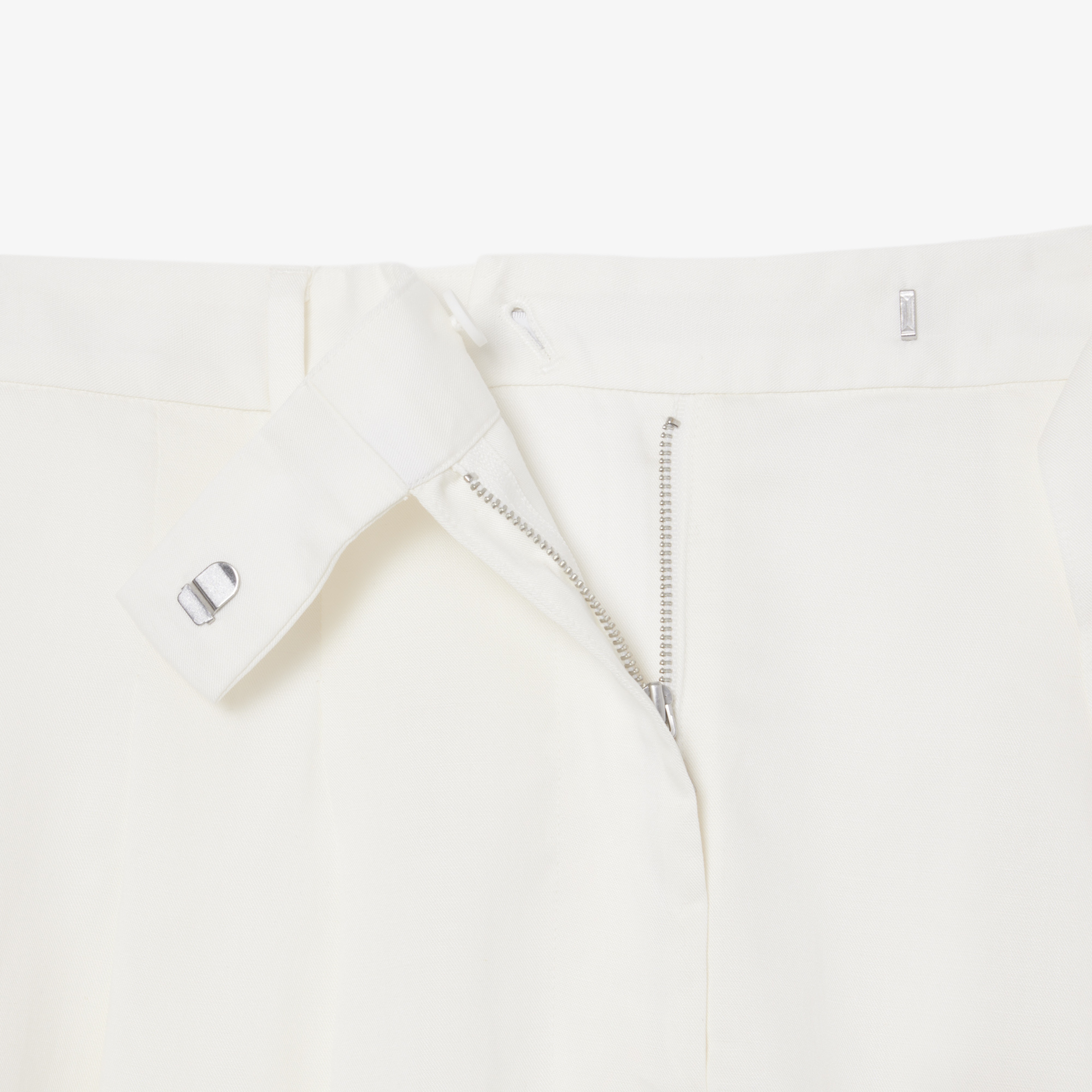 Kadın Oversize Fit Beyaz Bermuda Şort