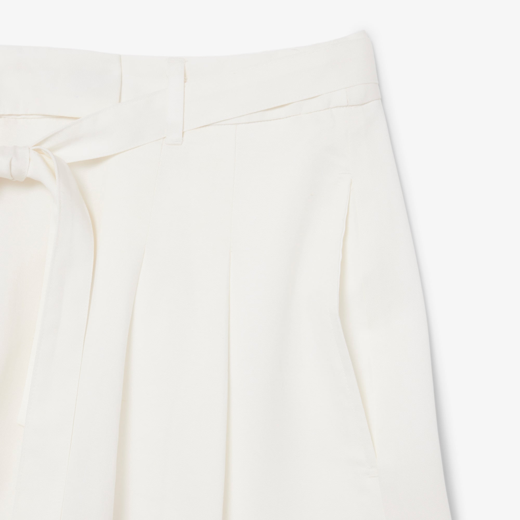 Lacoste Kadın Oversize Fit Beyaz Bermuda Şort görsel 6