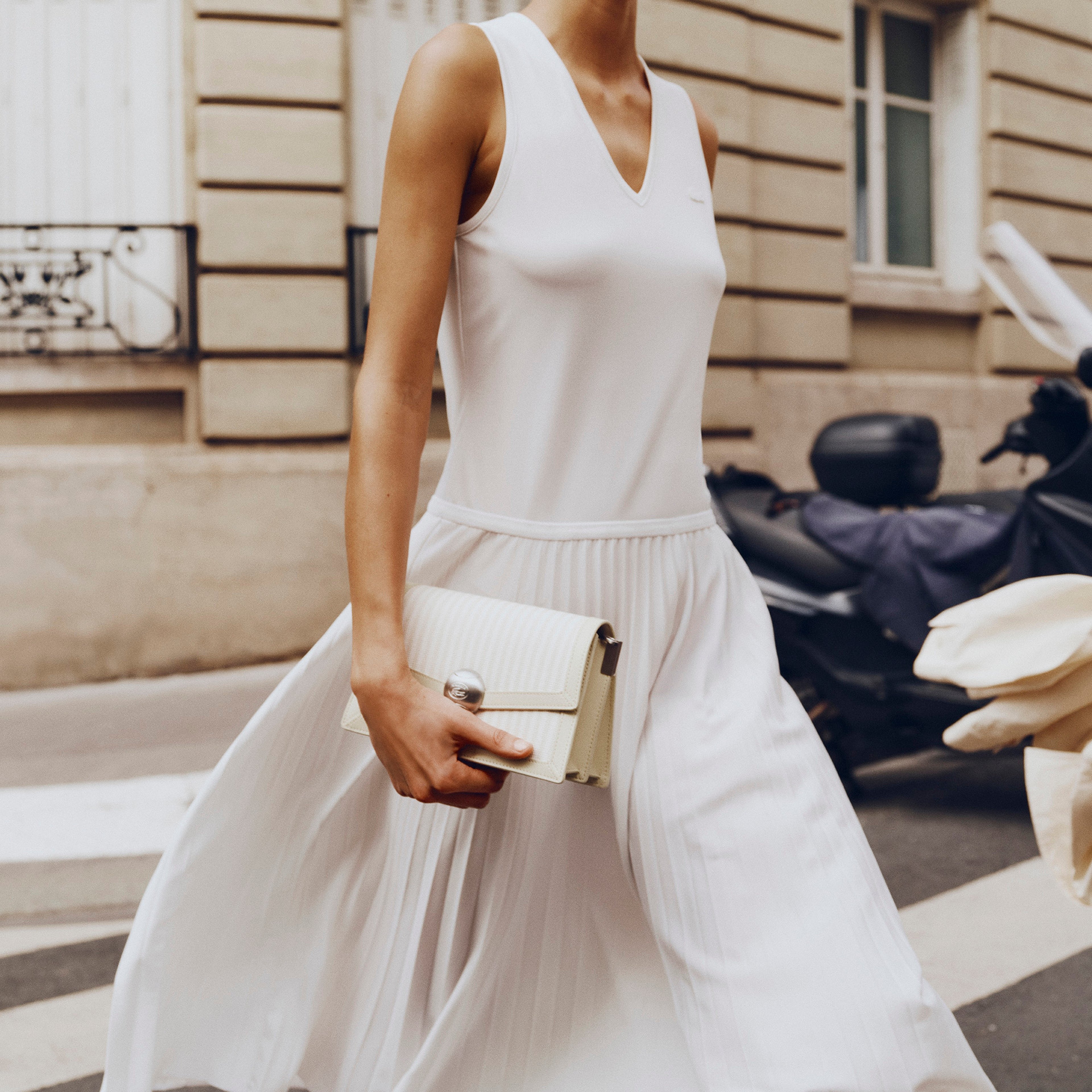 Kadın Regular Fit Kolsuz V Yaka Beyaz Elbise