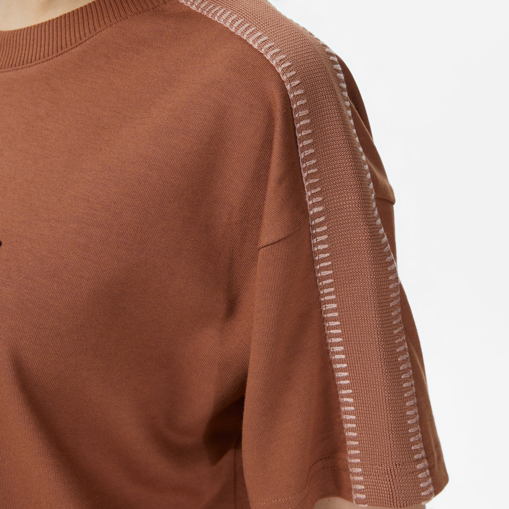 Lacoste Kadın Loose Fit Bisiklet Yaka Kahverengi T-Shirt görsel 8