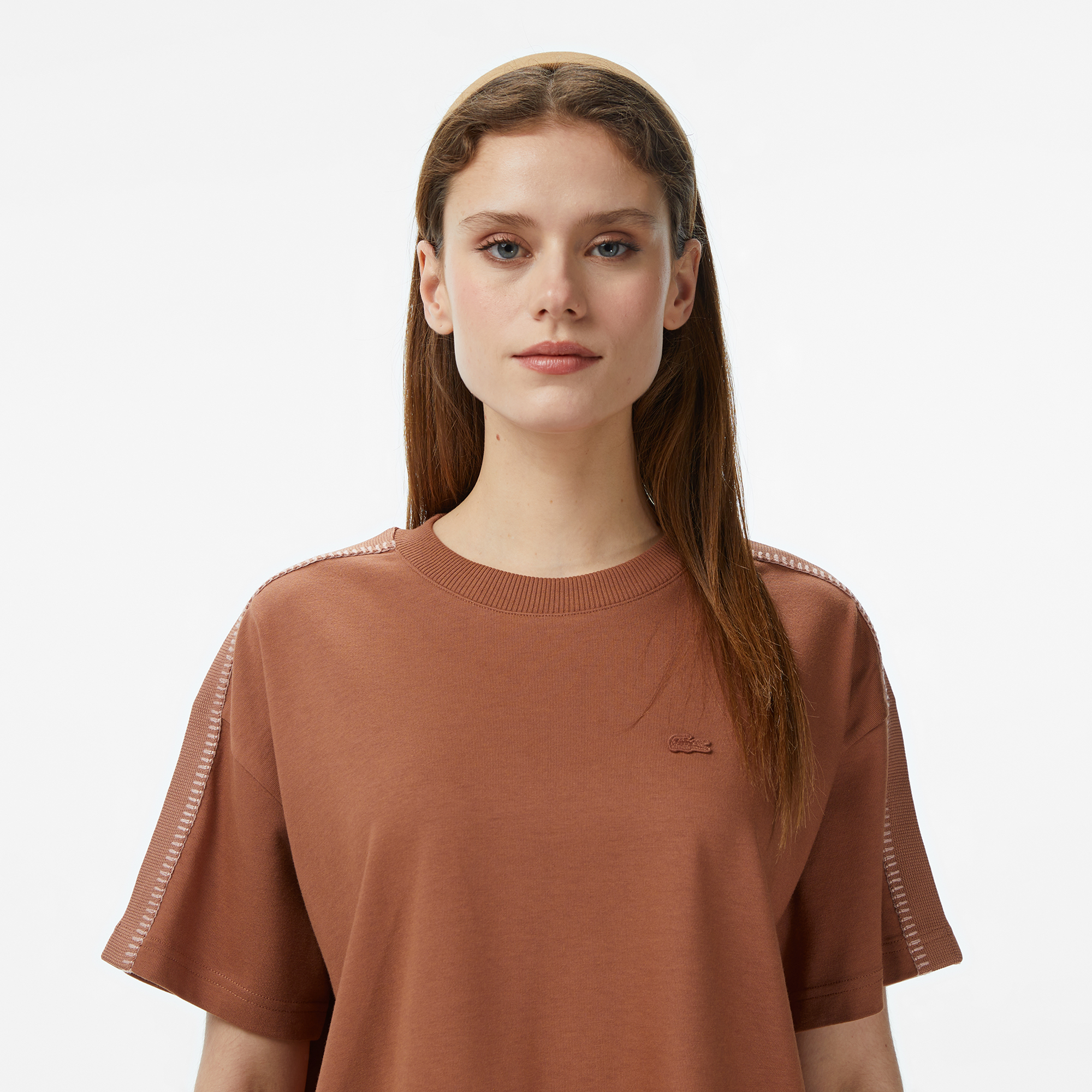 Lacoste Kadın Loose Fit Bisiklet Yaka Kahverengi T-Shirt görsel 6
