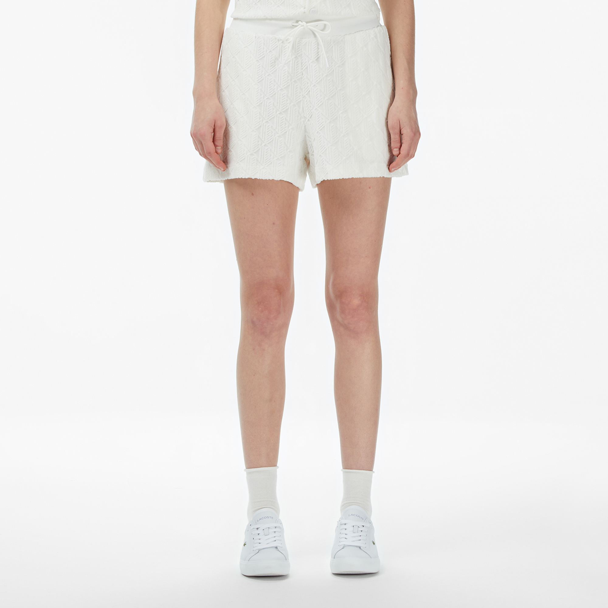 Lacoste Kadın Relaxed Fit Monogram Beyaz Şort görsel 3