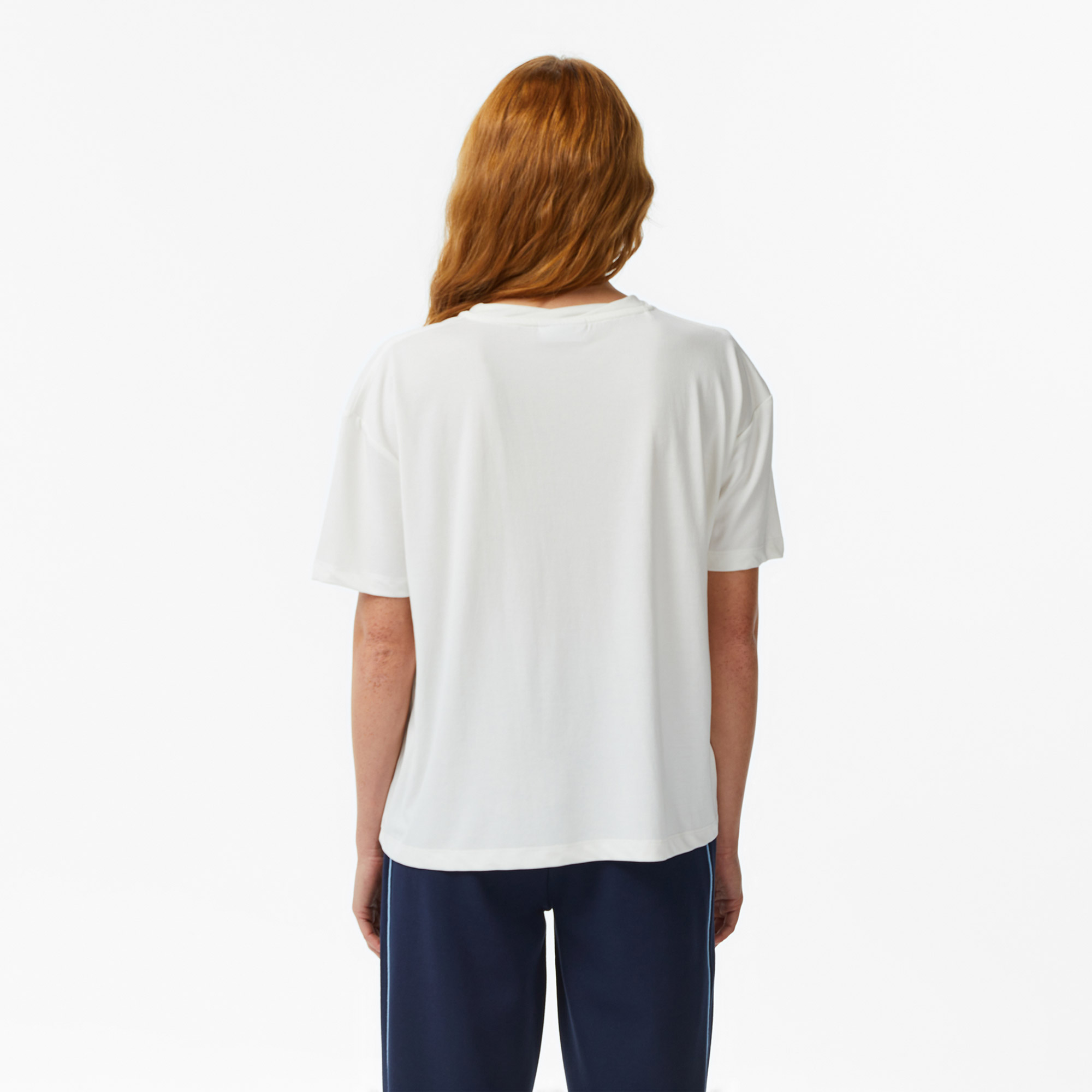 Lacoste Kadın Relaxed Fit Bisiklet Yaka Beyaz T-Shirt görsel 5