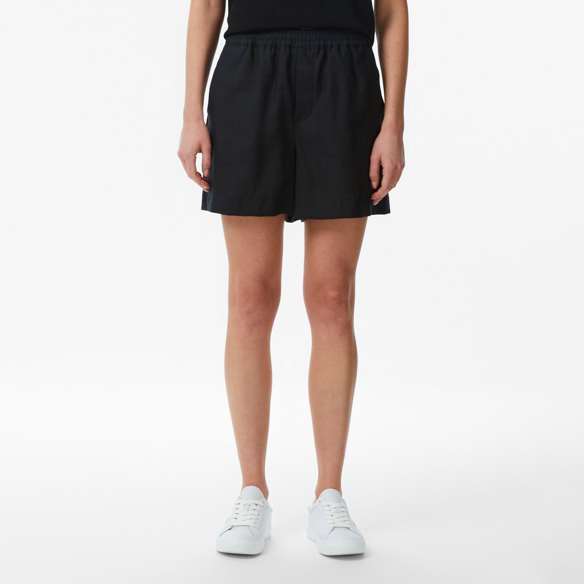 Lacoste Kadın Relaxed Fit Keten Siyah Bermuda Şort görsel 2