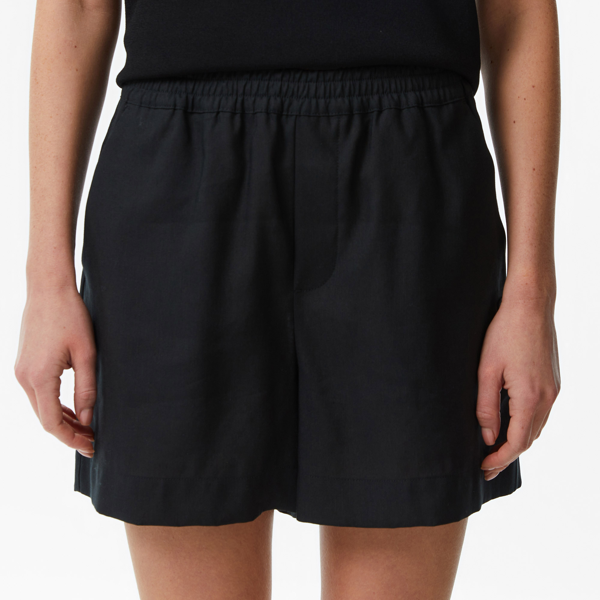 Lacoste Kadın Relaxed Fit Keten Siyah Bermuda Şort görsel 6