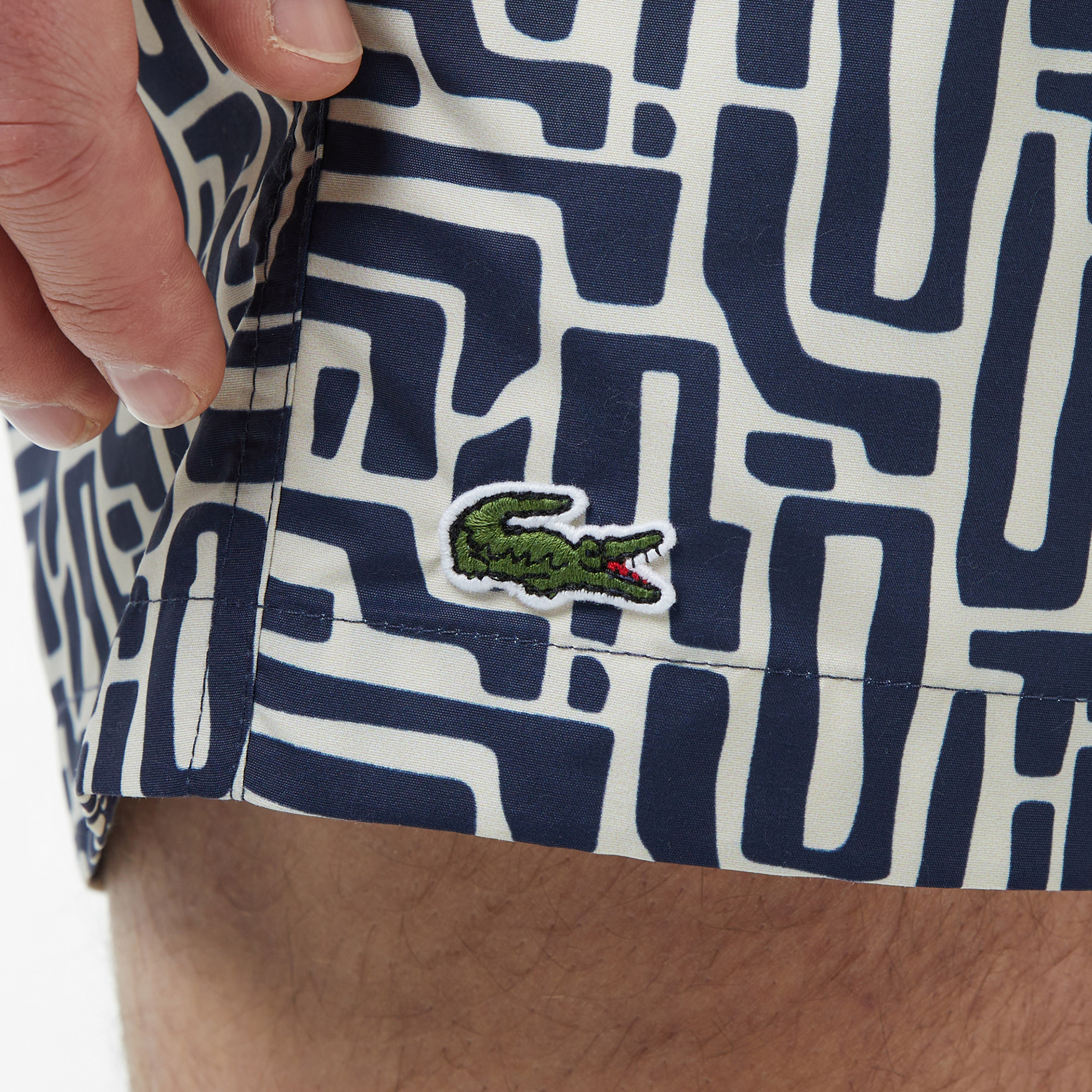 Lacoste Erkek Regular Fit Desenli Lacivert Deniz Şortu görsel 6