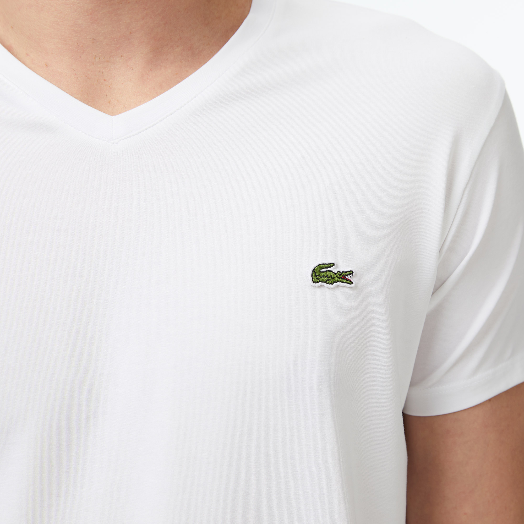 Lacoste Erkek Slim Fit V Yaka Beyaz T-Shirt görsel 7