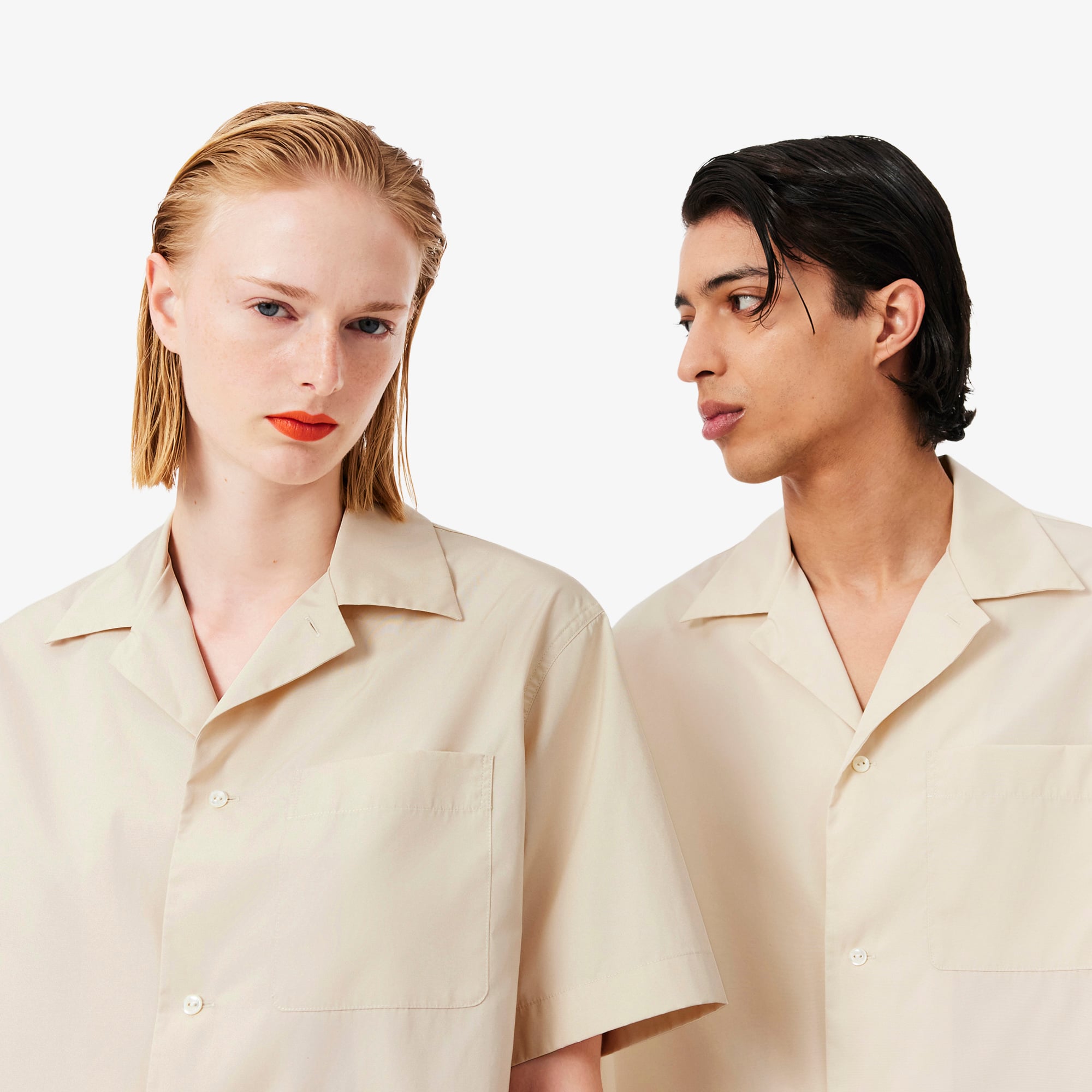 Lacoste SS26 RUNWAY Unisex Relaxed Fit Kısa Kollu Desenli Bej Gömlek görsel 2